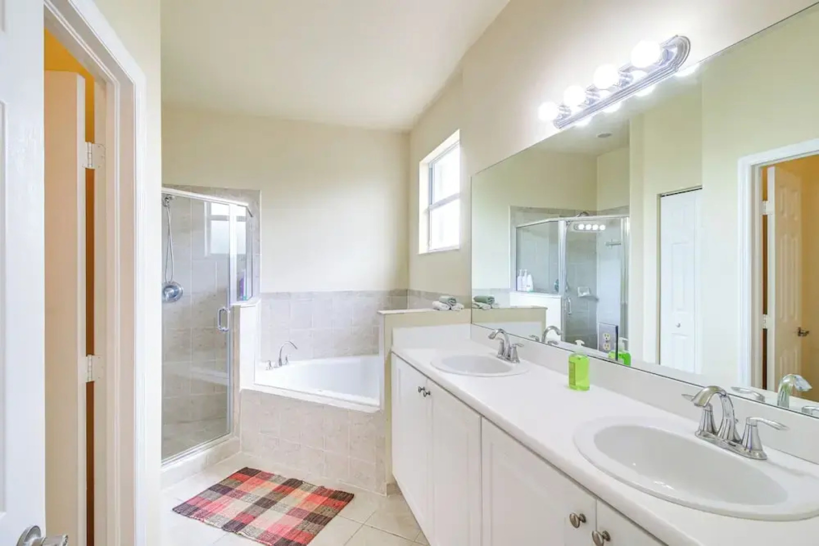 Yard w/ Lake View: Remote Working Hub in Homestead