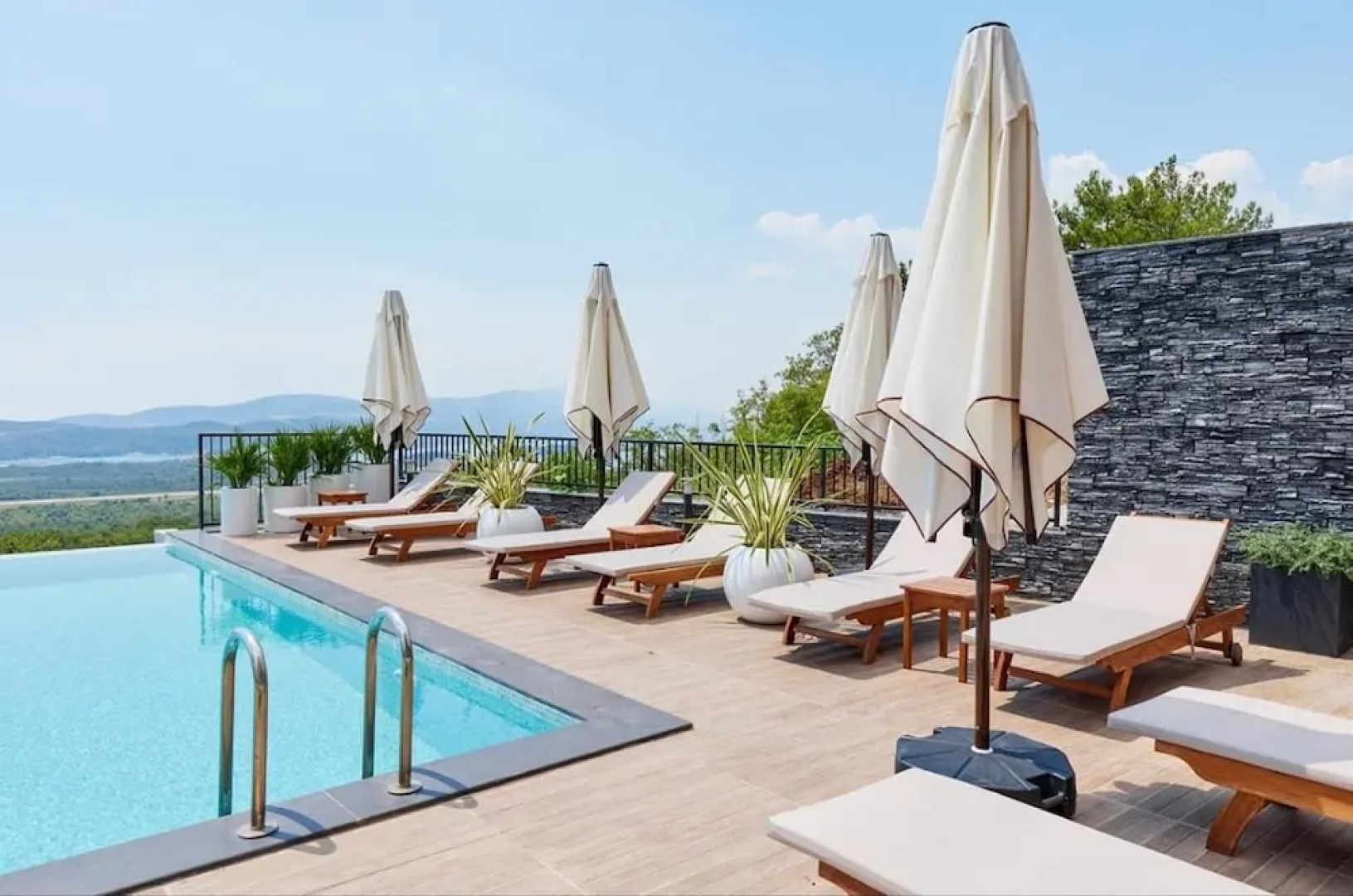 Charming 1-0 Studio in Kotor-kavac With Pool & Spa