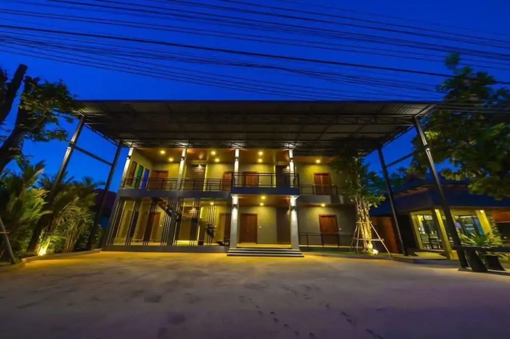 The Laekhong River Resort