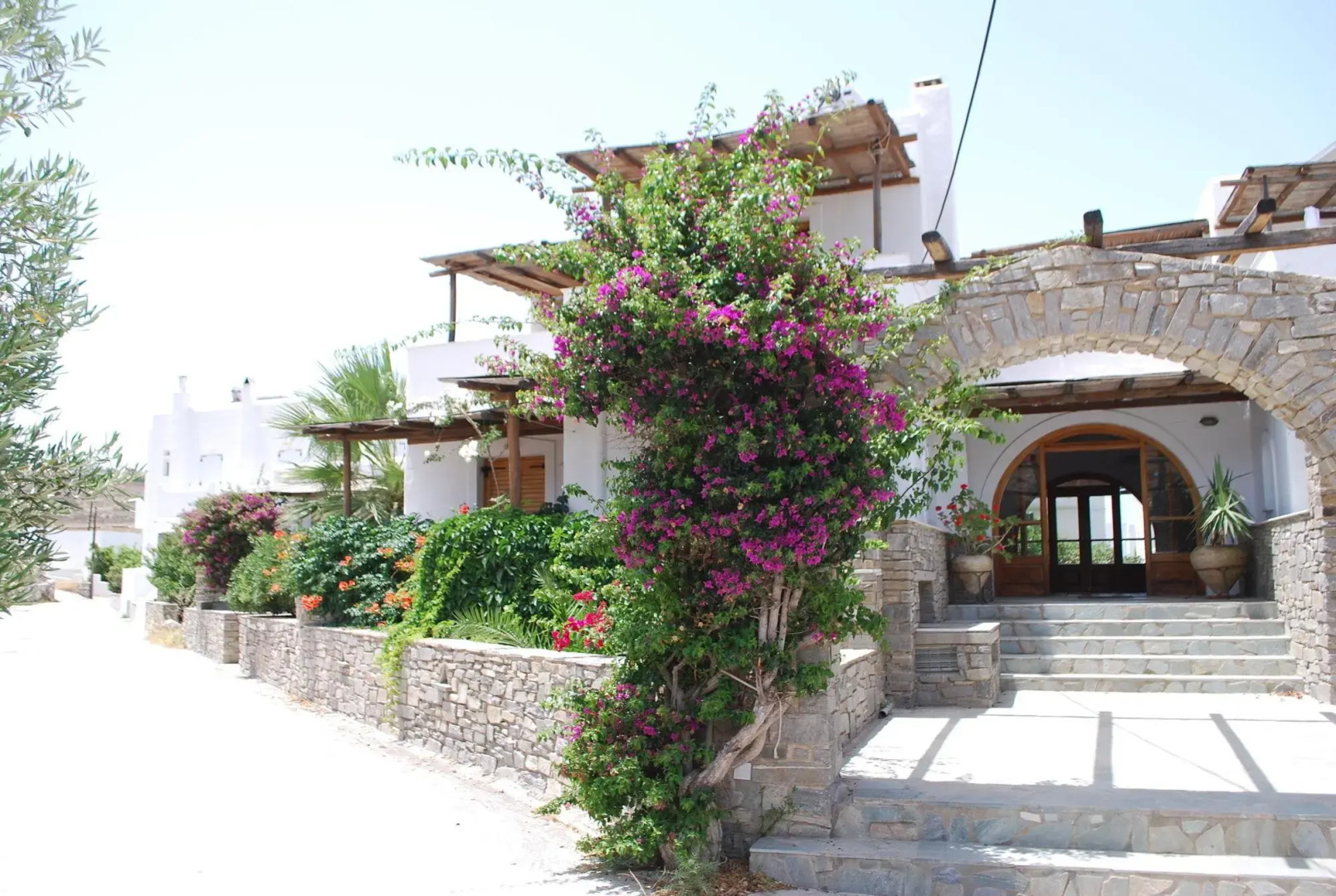 Sirocos Rooms And Studios