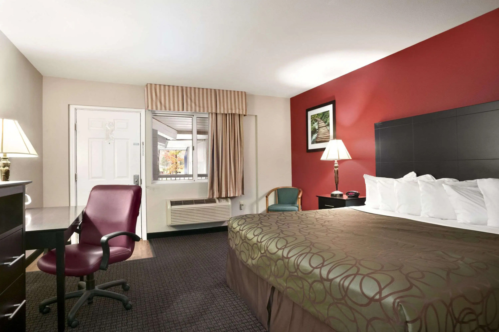 Travelodge by Wyndham Traverse City MI