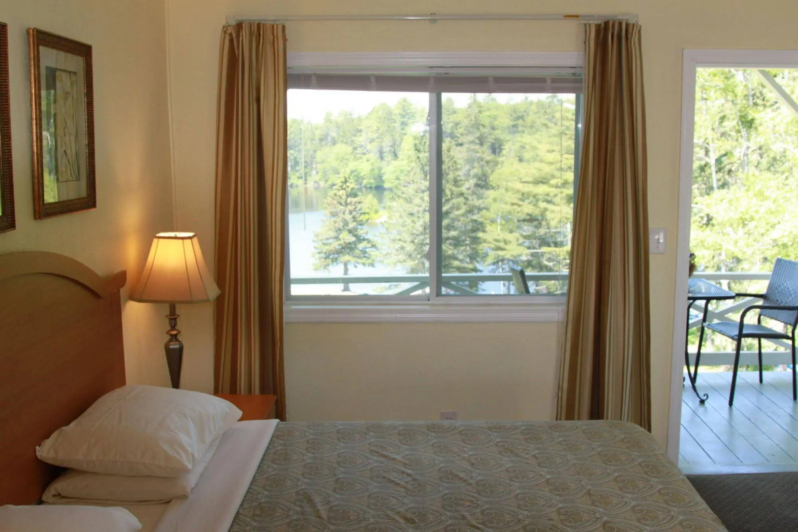 Beach Cove Waterfront Inn