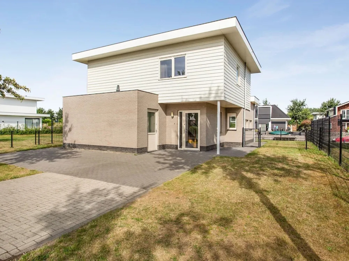 Pleasant Holiday Home in Zeewolde near Golf Course