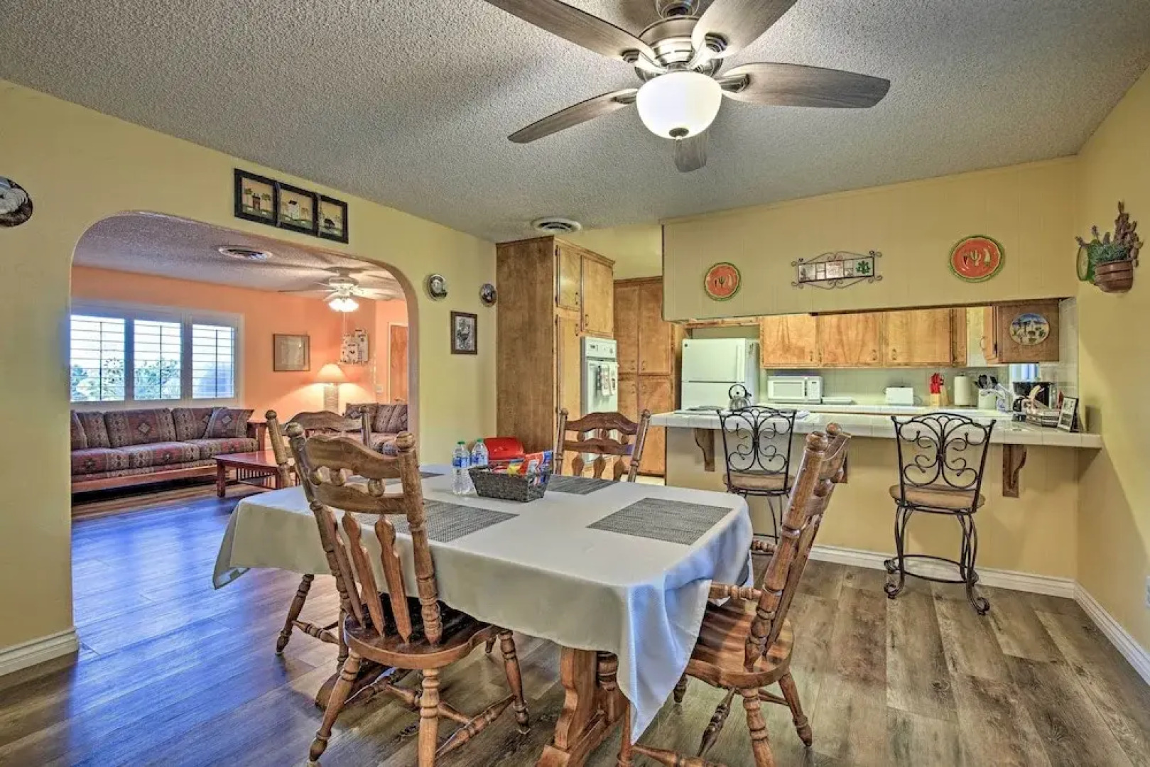 Charming Home, 8 Mi to Joshua Tree Natl Park