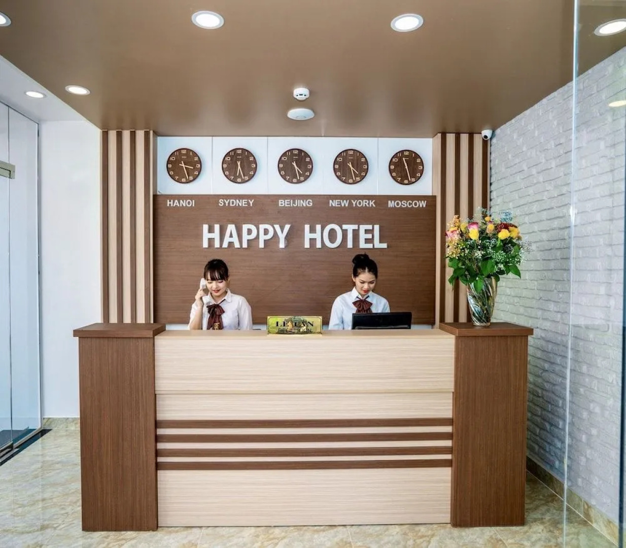 Happy Hotel
