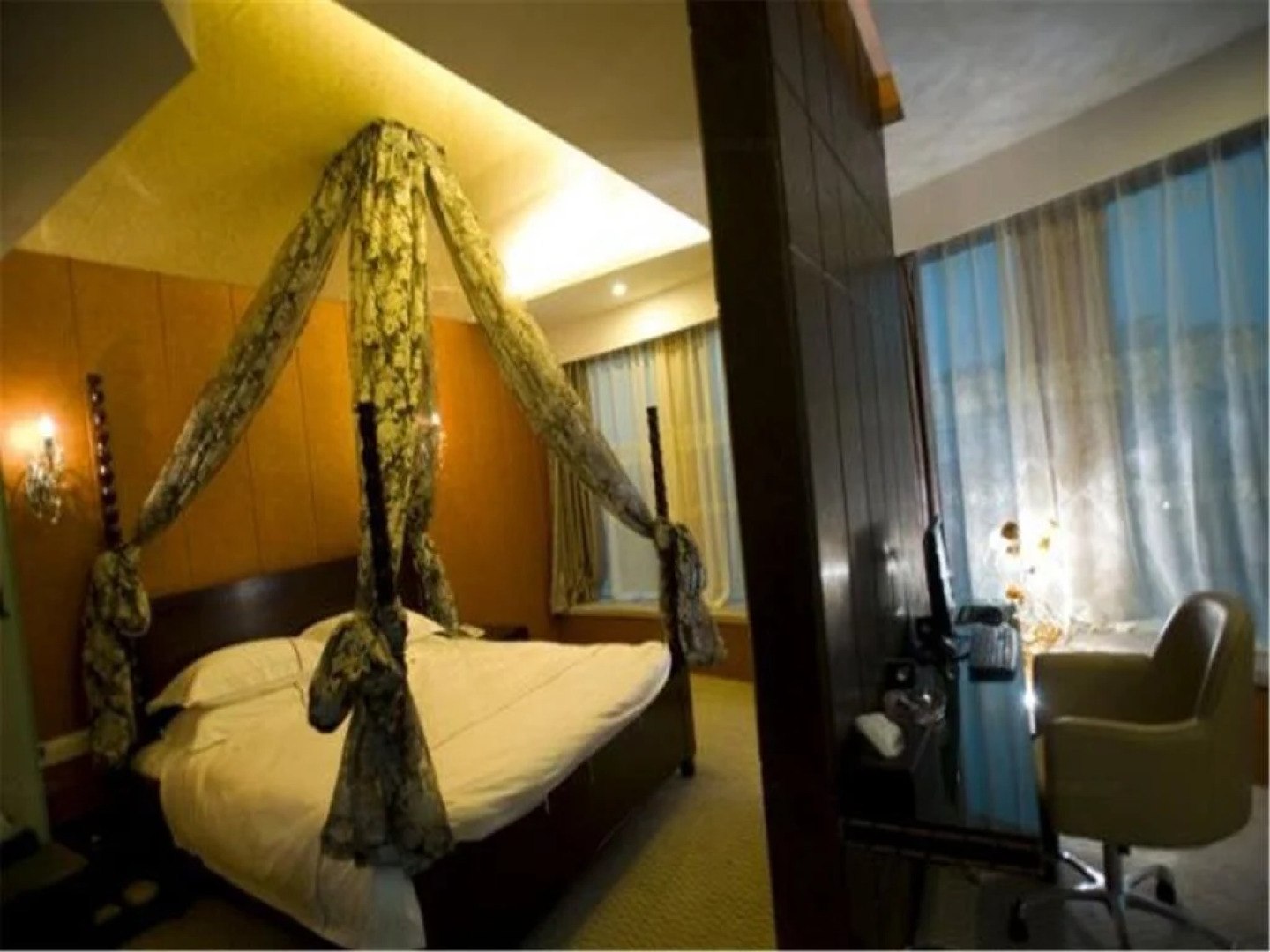 Lishui Jia Yi City Hotel