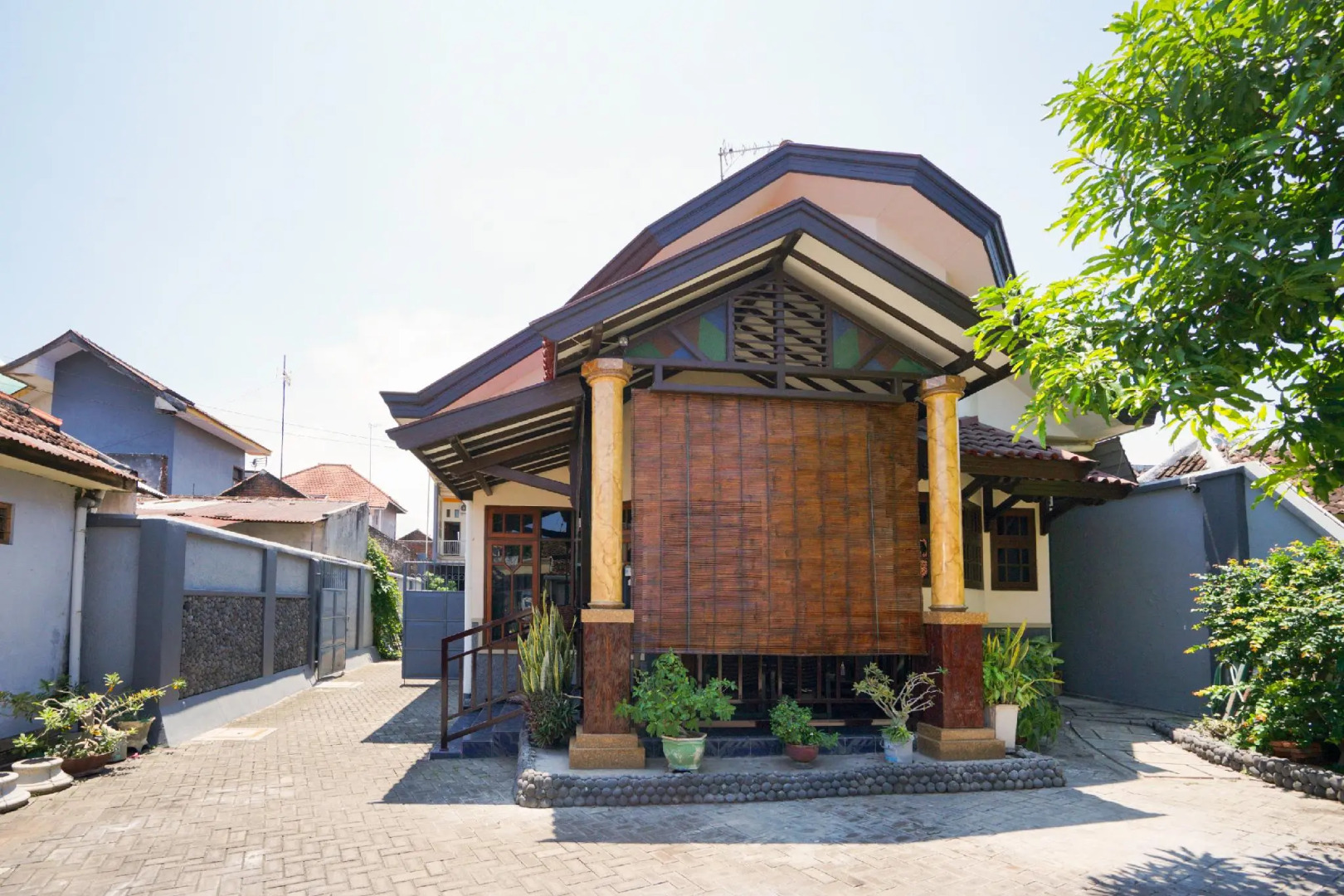 OYO 1642 Penginapan Anggrek Syariah 2