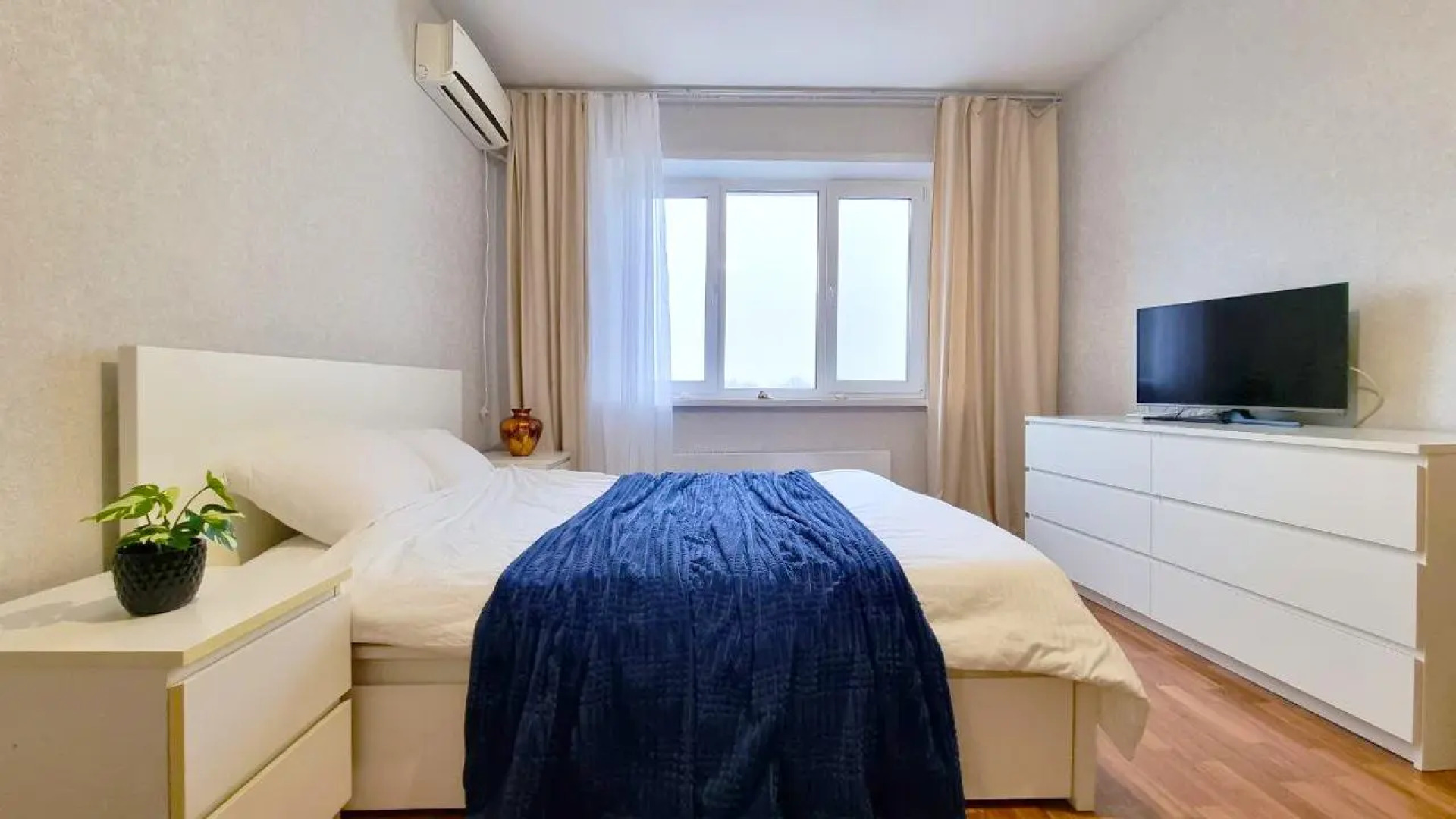 Niki Rent на Академика Жук 12