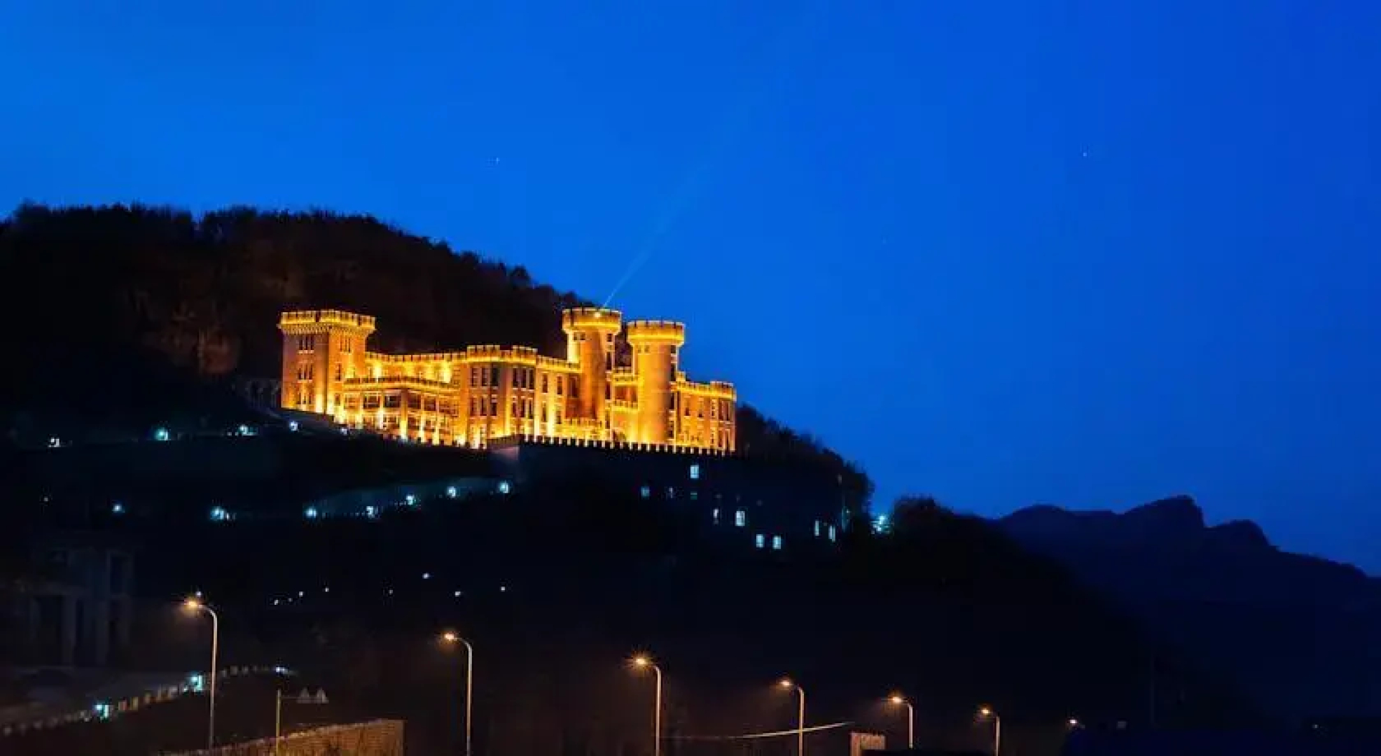 Dynasty Wunvshan Ice Chateau