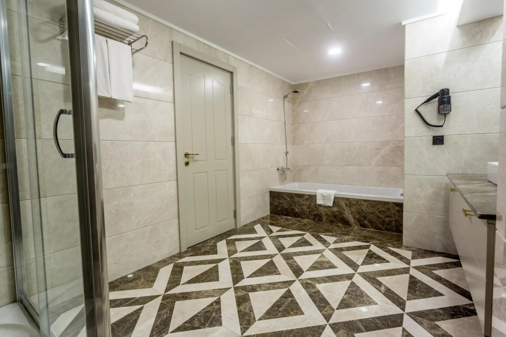 Willmont Hotel & Convention Center