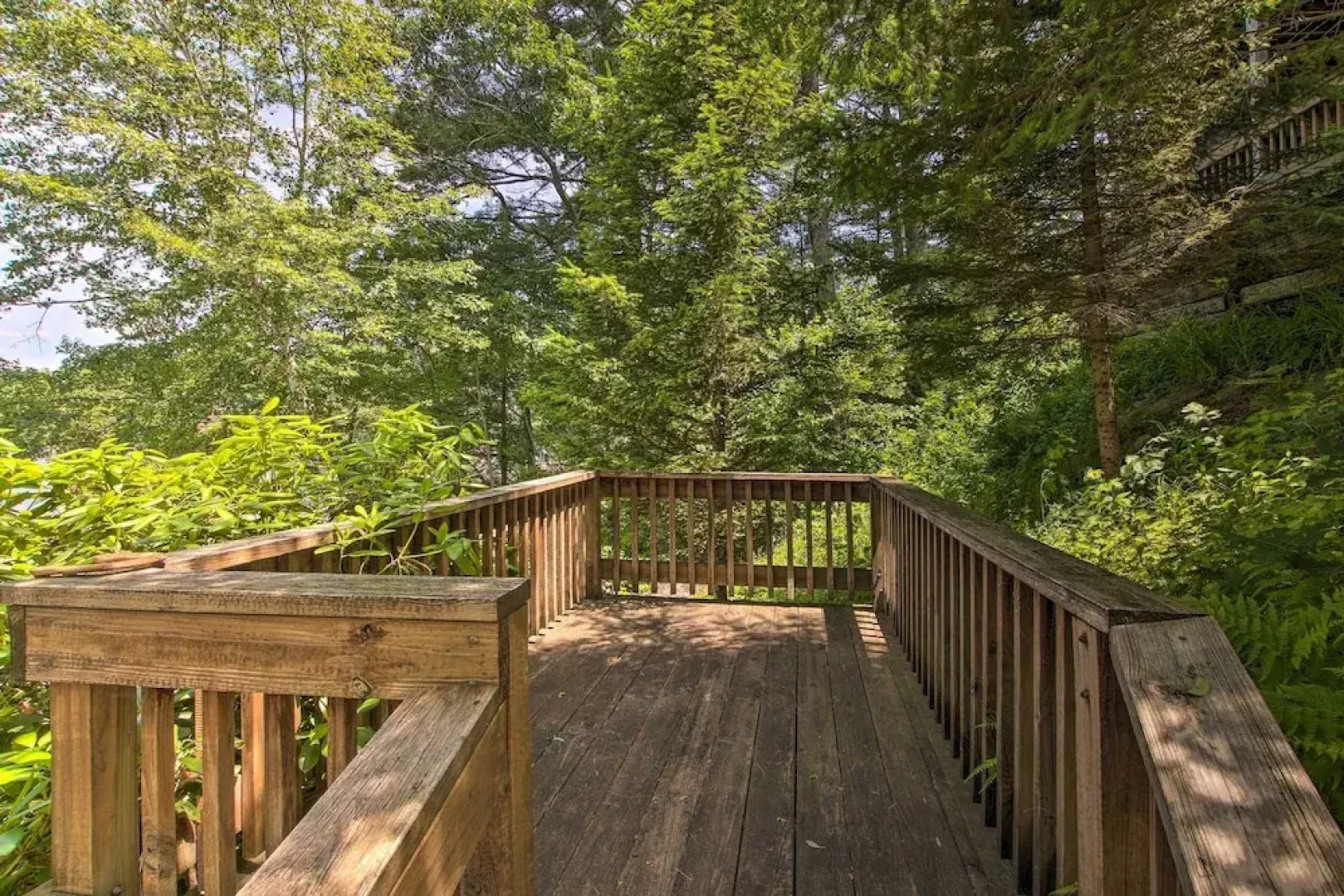 Waterfront New England House on Wickaboag Lake!