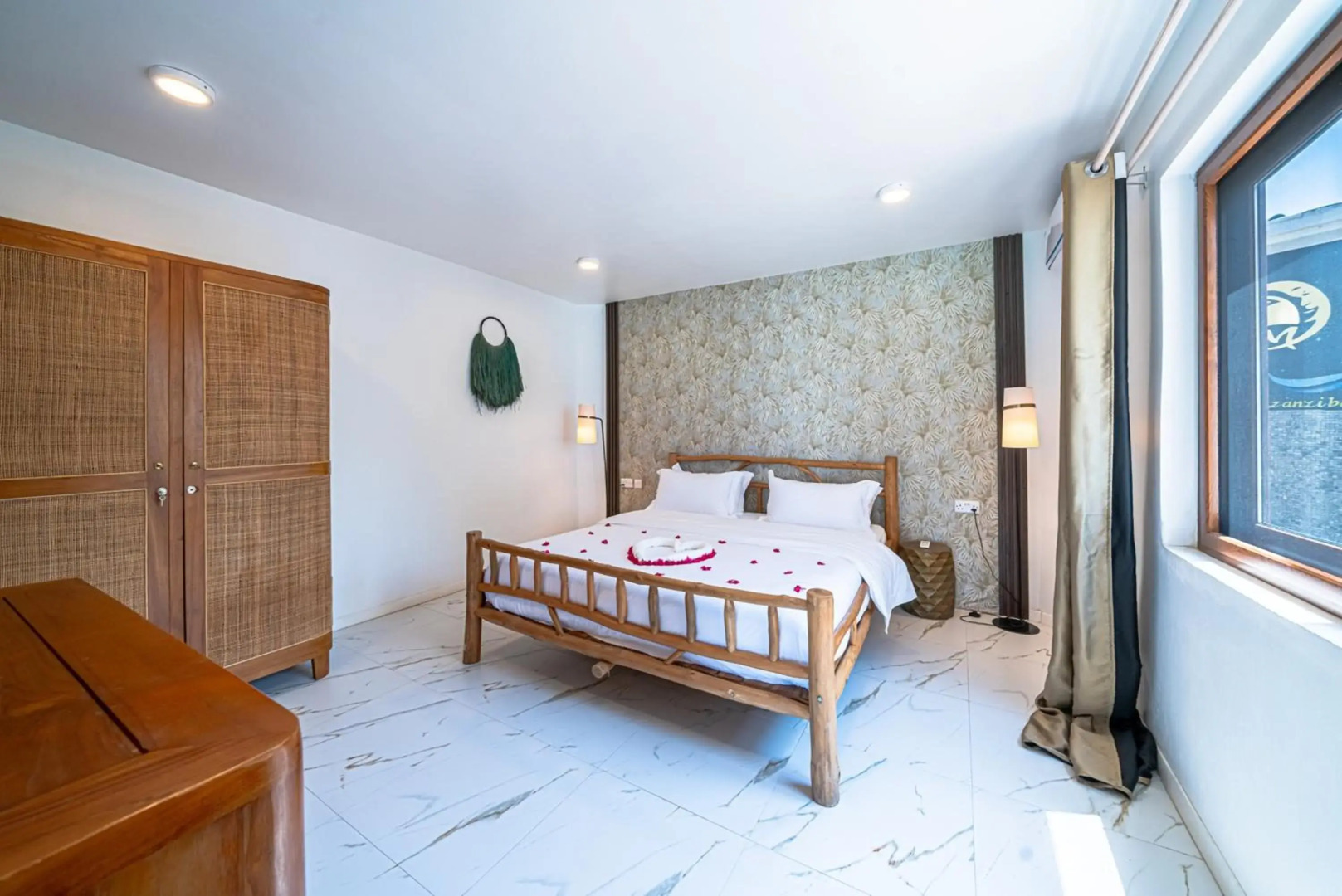 Coral Rocks Hotel & Restaurant