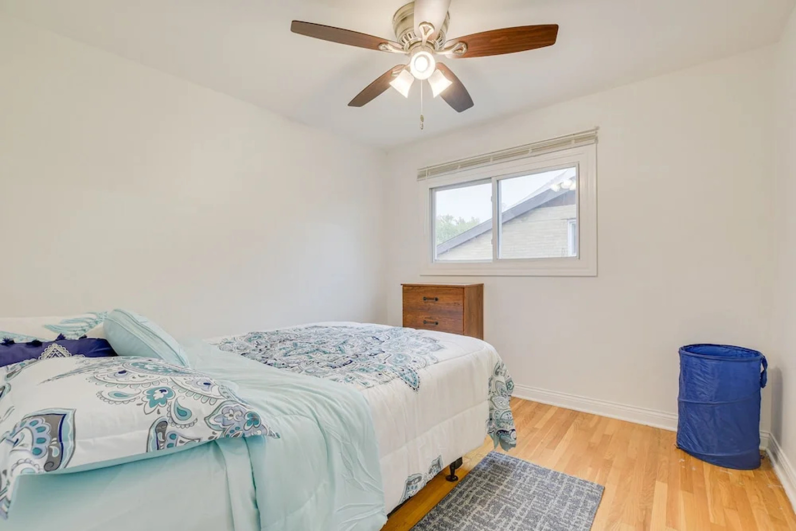 Fenced Backyard: Family Getaway in Des Plaines!