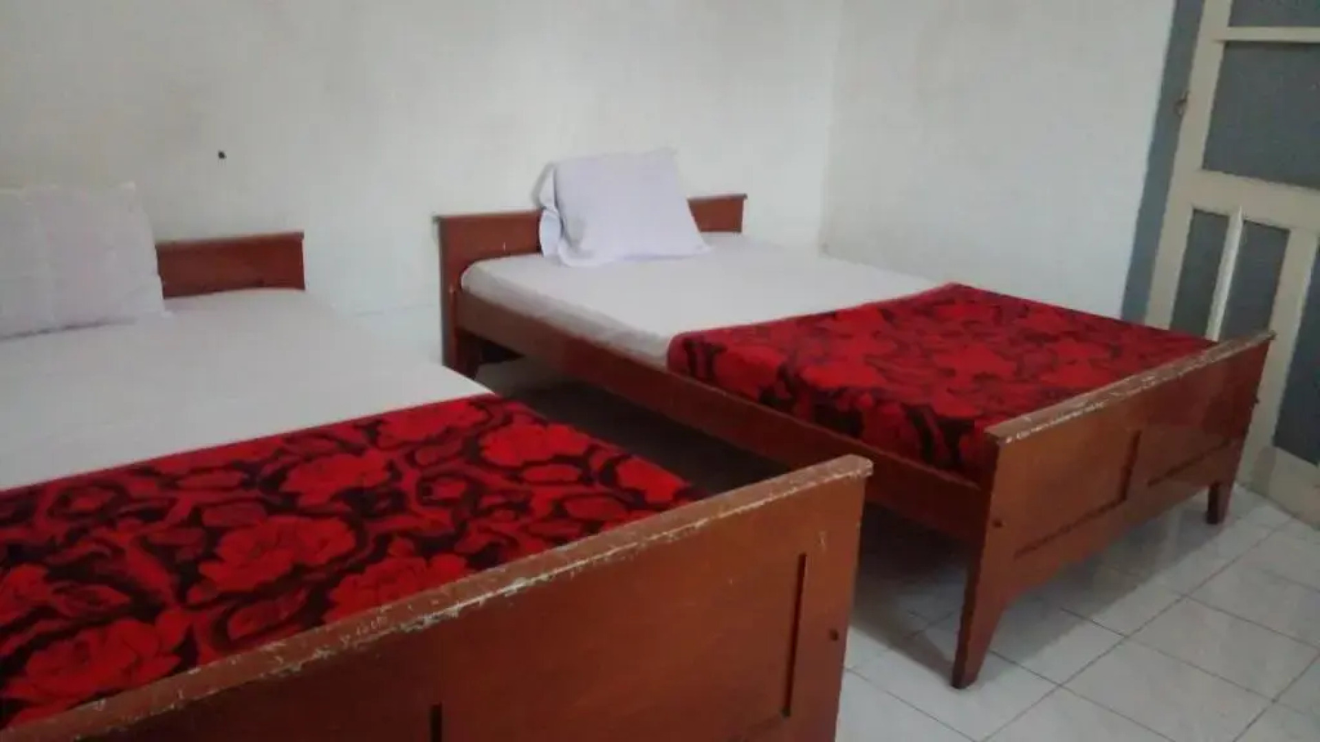 Hotel Raya by OYO Rooms