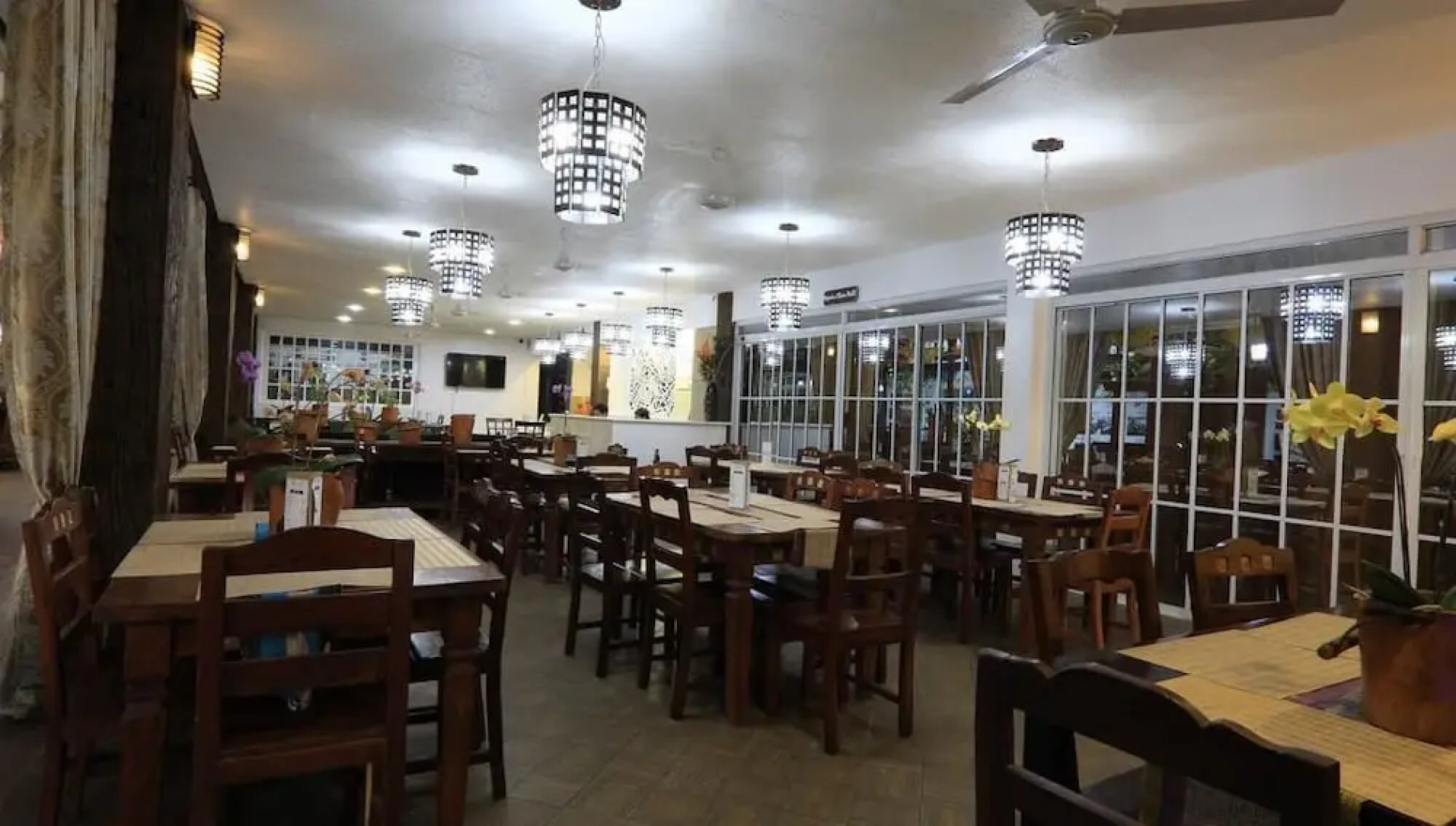 Luljettas Place Garden Suites