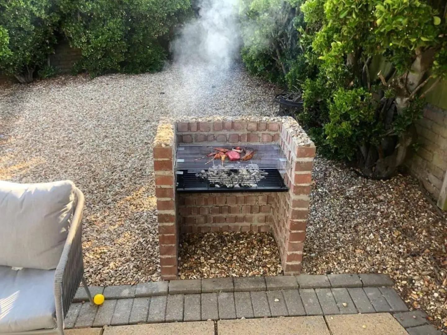 Pet Friendly, Unique 4-bed Bungalow in Porthcawl