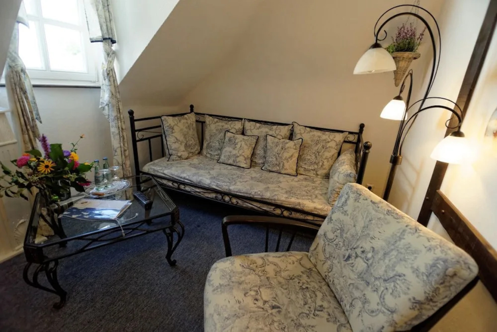 Schlosshotel Burghaus Kronenburg