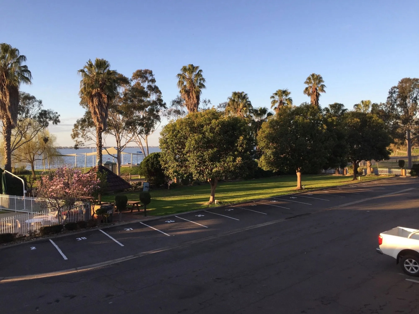 Lakeview Motel