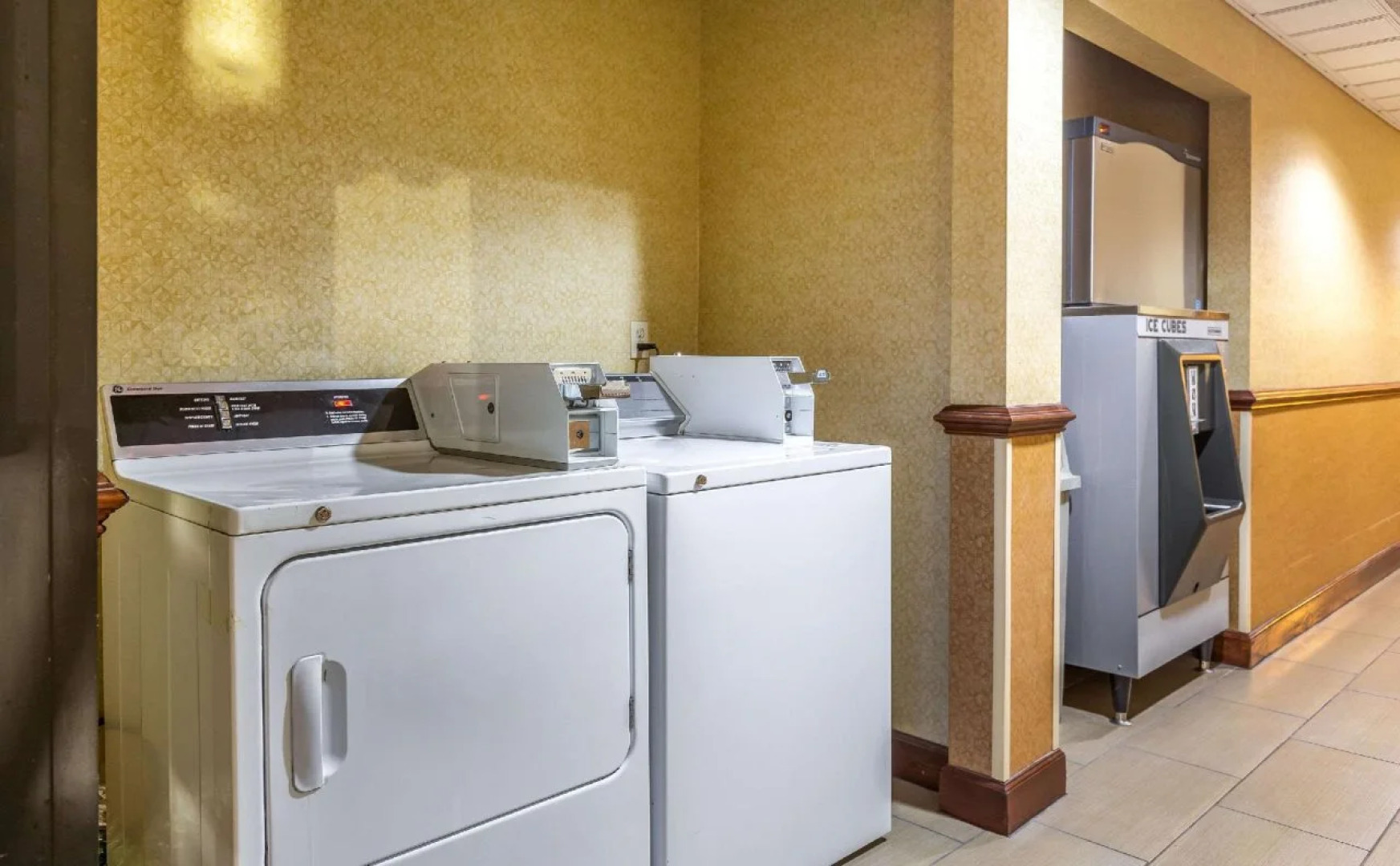 Comfort Suites near Robins Air Force Base