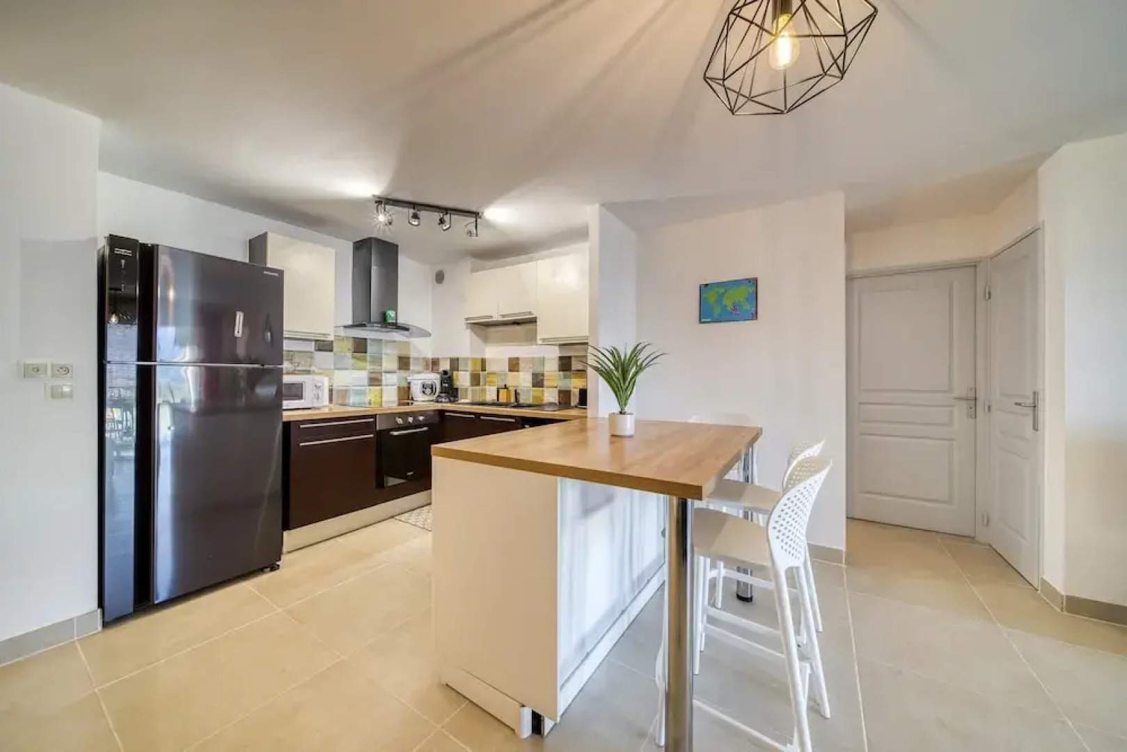 Modern Comfort by the Lagoon