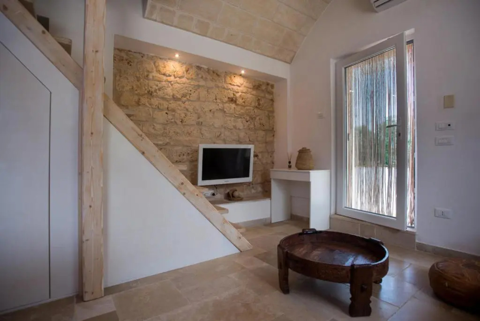 Lamia Tipica con Piscina