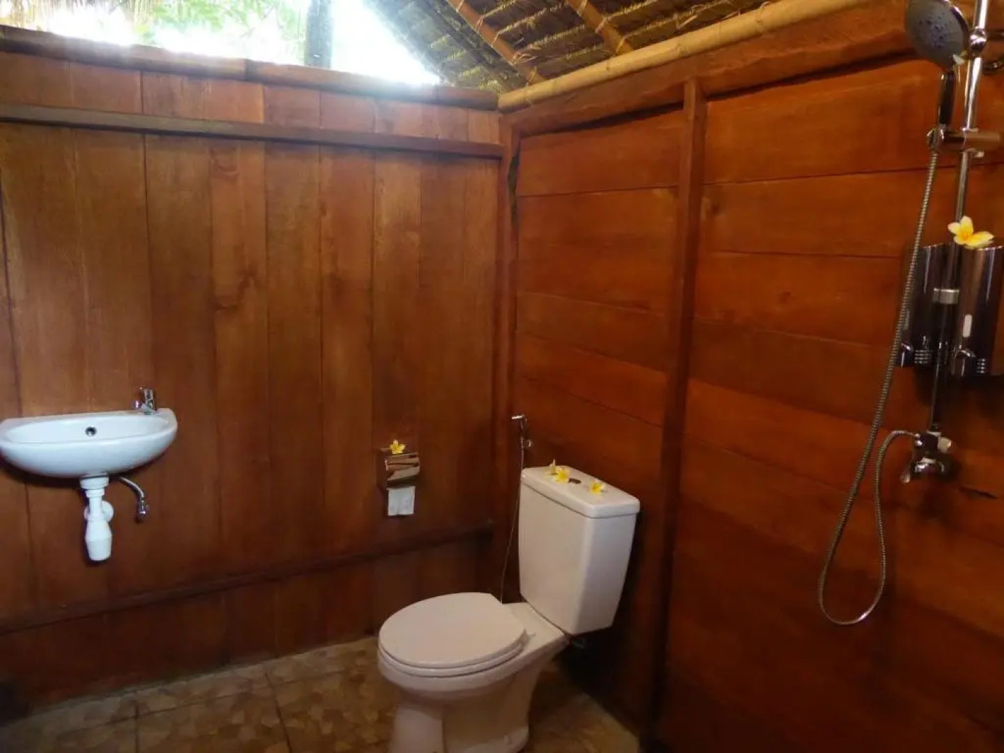 Shibui Garden Bungalows and Restaurant