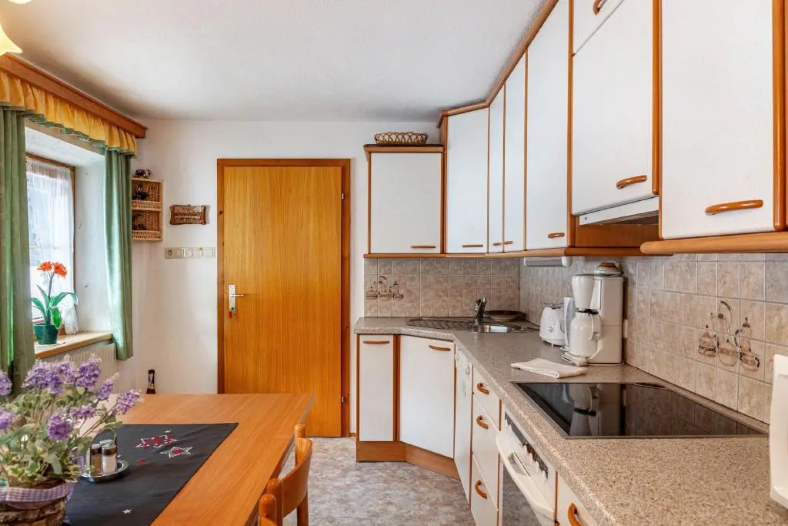 Ferienhaus Familien und Gruppenhaus Garten Grillkamin