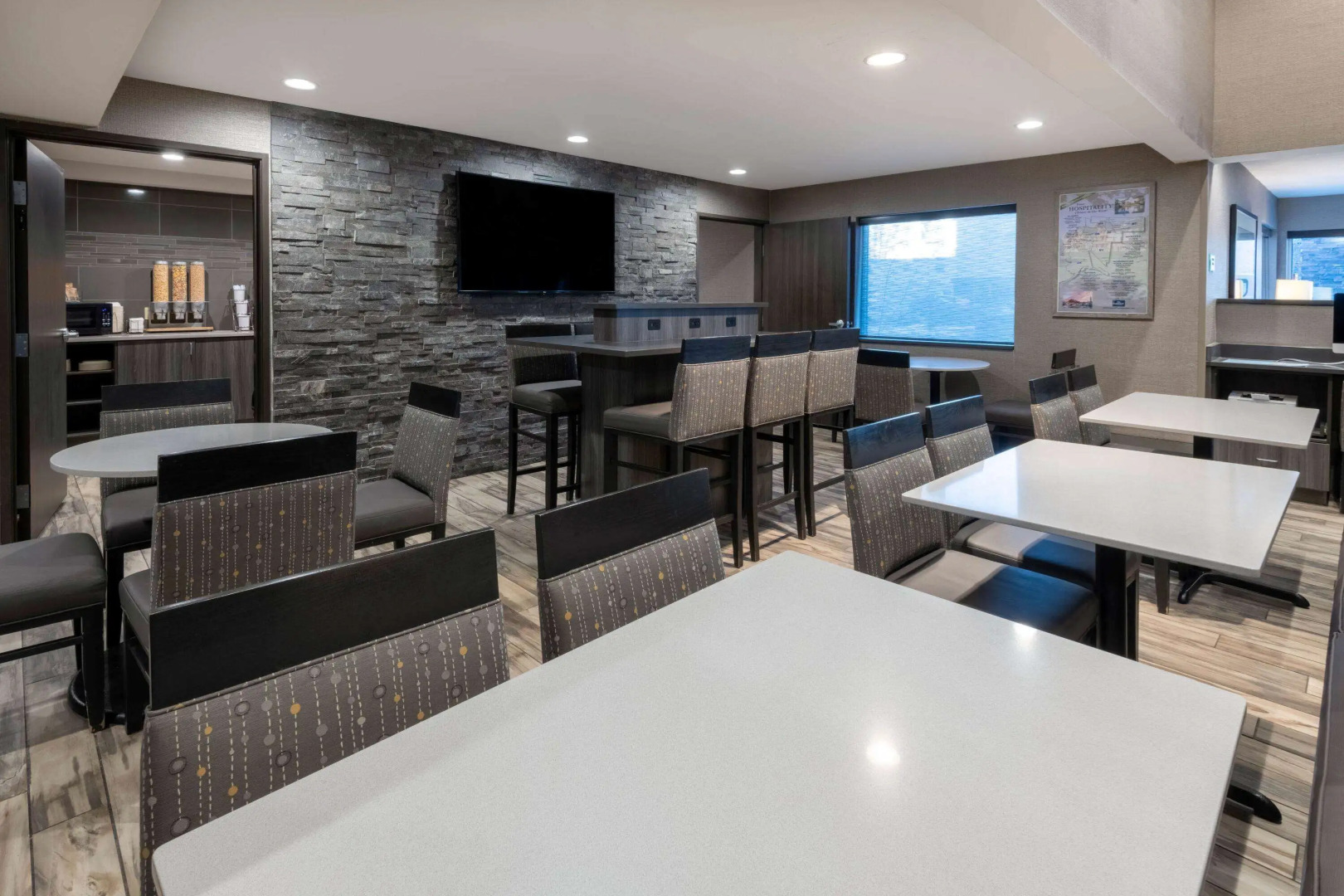 La Quinta Inn & Suites by Wyndham Anchorage Airport
