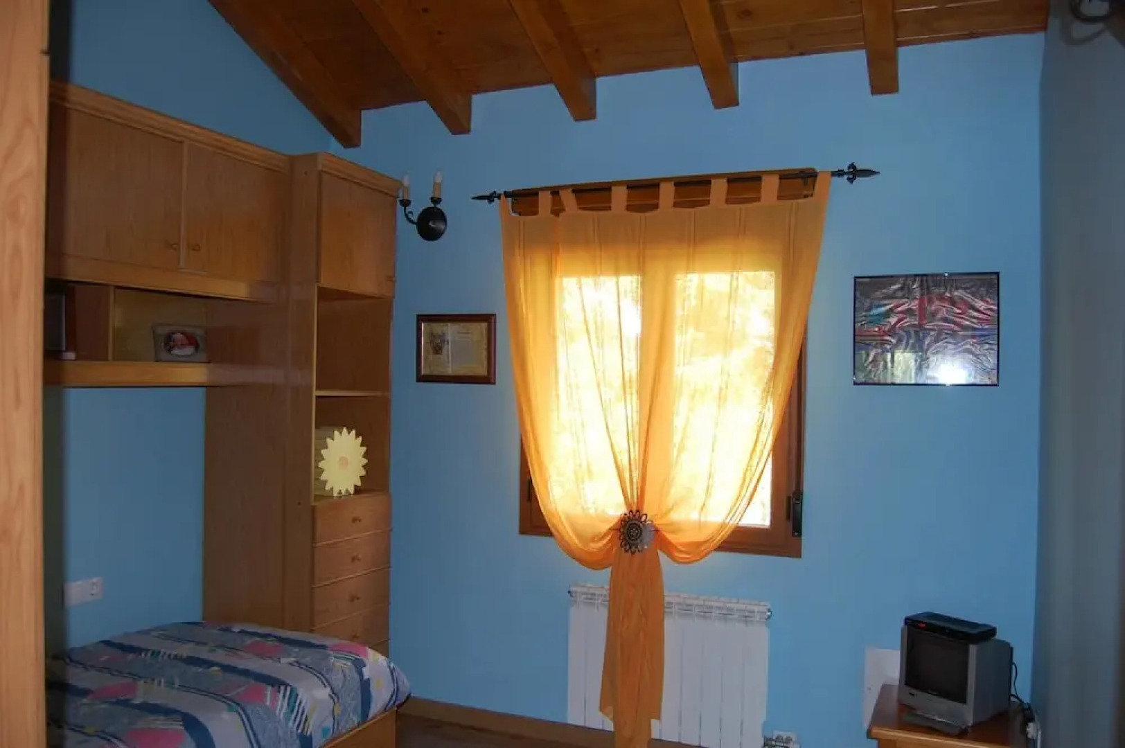 Rustic, 3-bedroom House in Villamanín With a Furnished Terrace, Garden