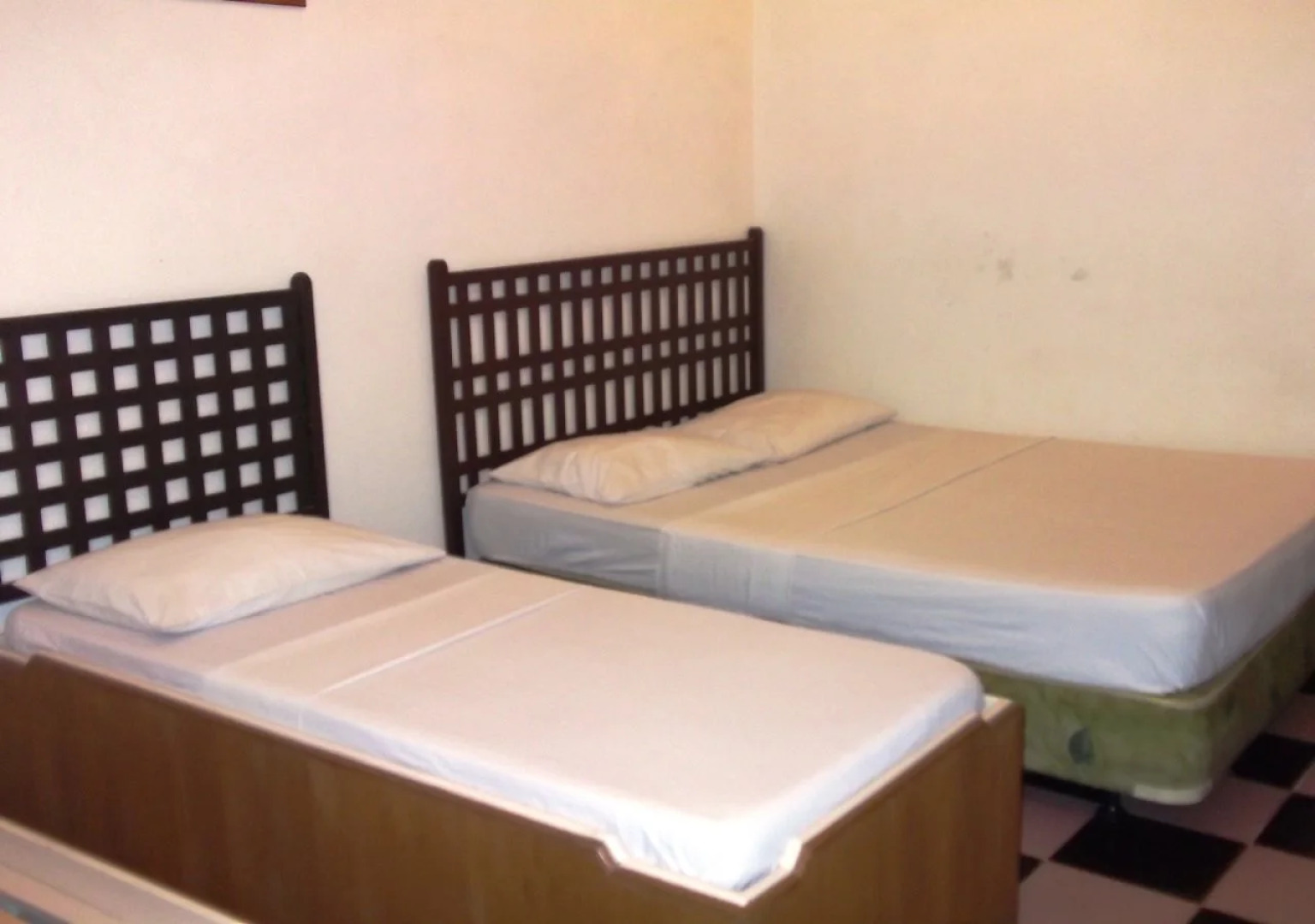 Nickel Travellers Inn