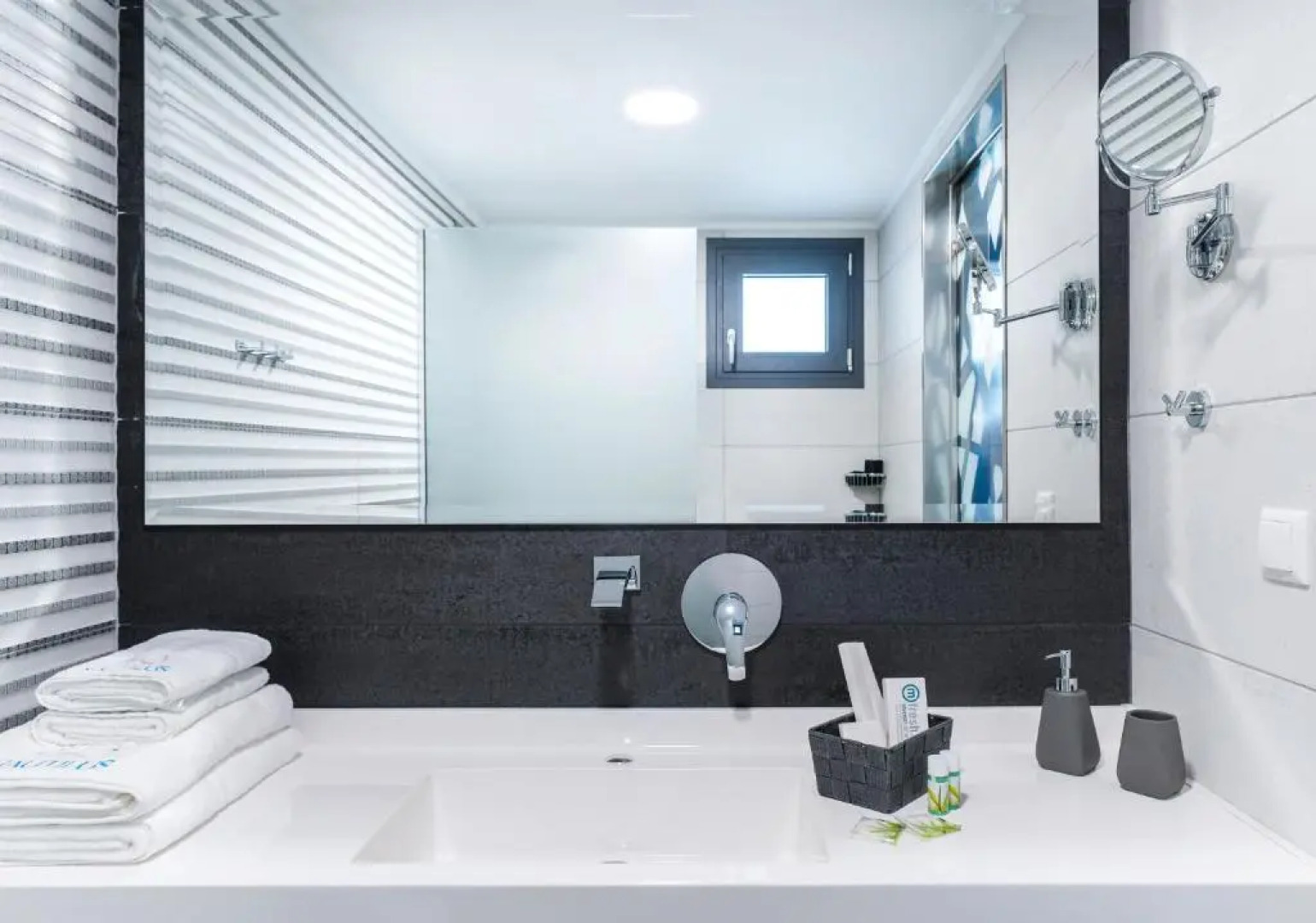 Studios Nautilus III