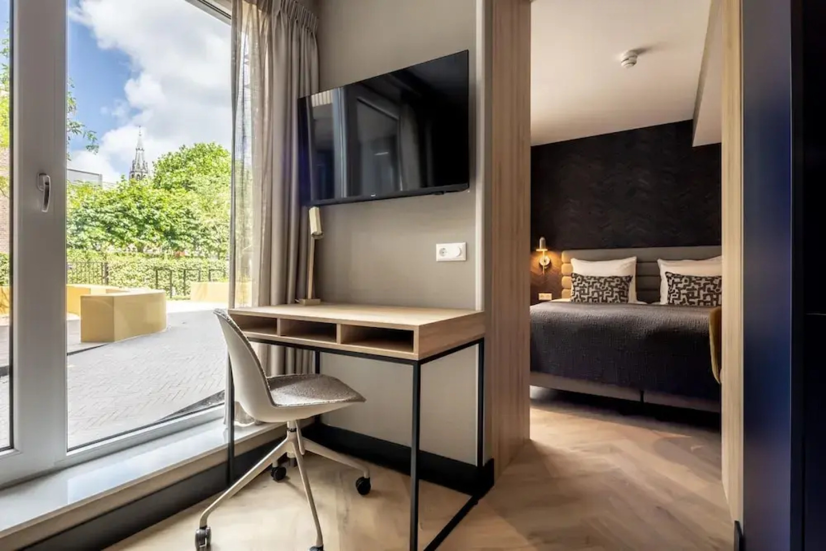 Modern Stay in Historic Delft