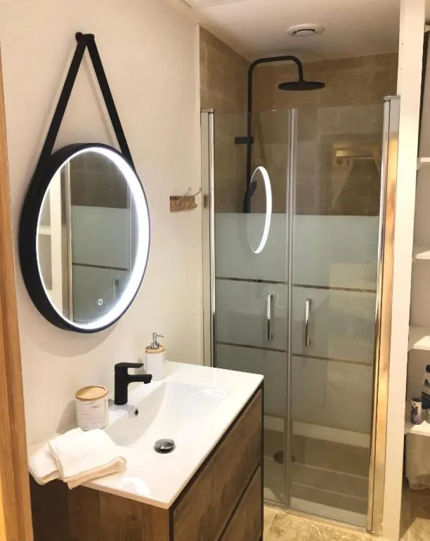 Studio la Boheme Jacuzzi Et Terrasse Vu Sur Pic Saint Loup (Adults Only)