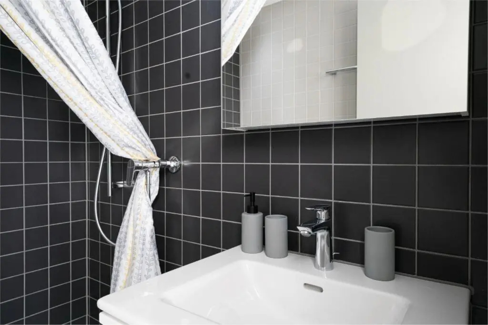 Locapart 01 - Five-Master Apartements