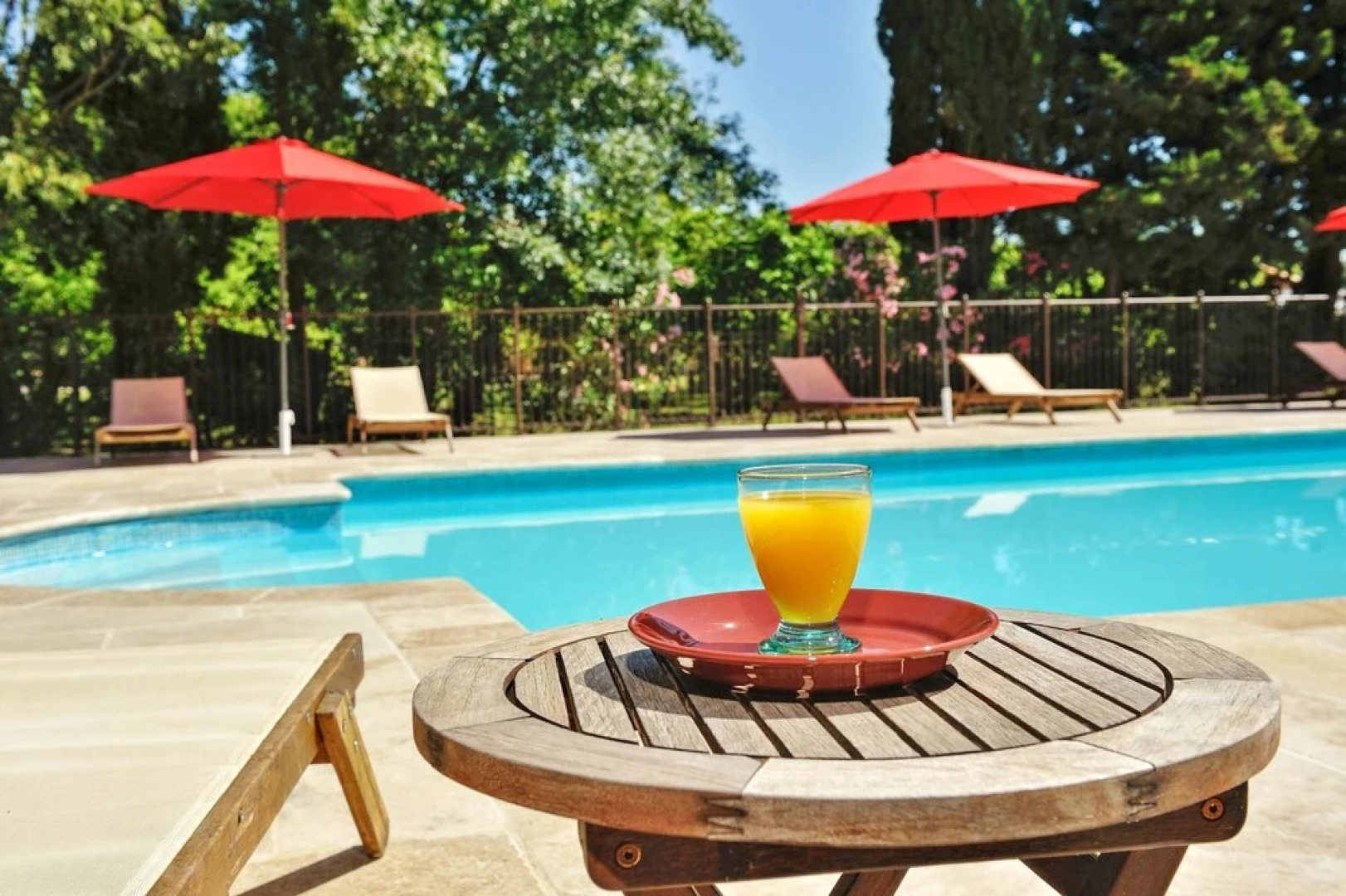 House With 2 Bedrooms in Grans, With Pool Access and Furnished Garden