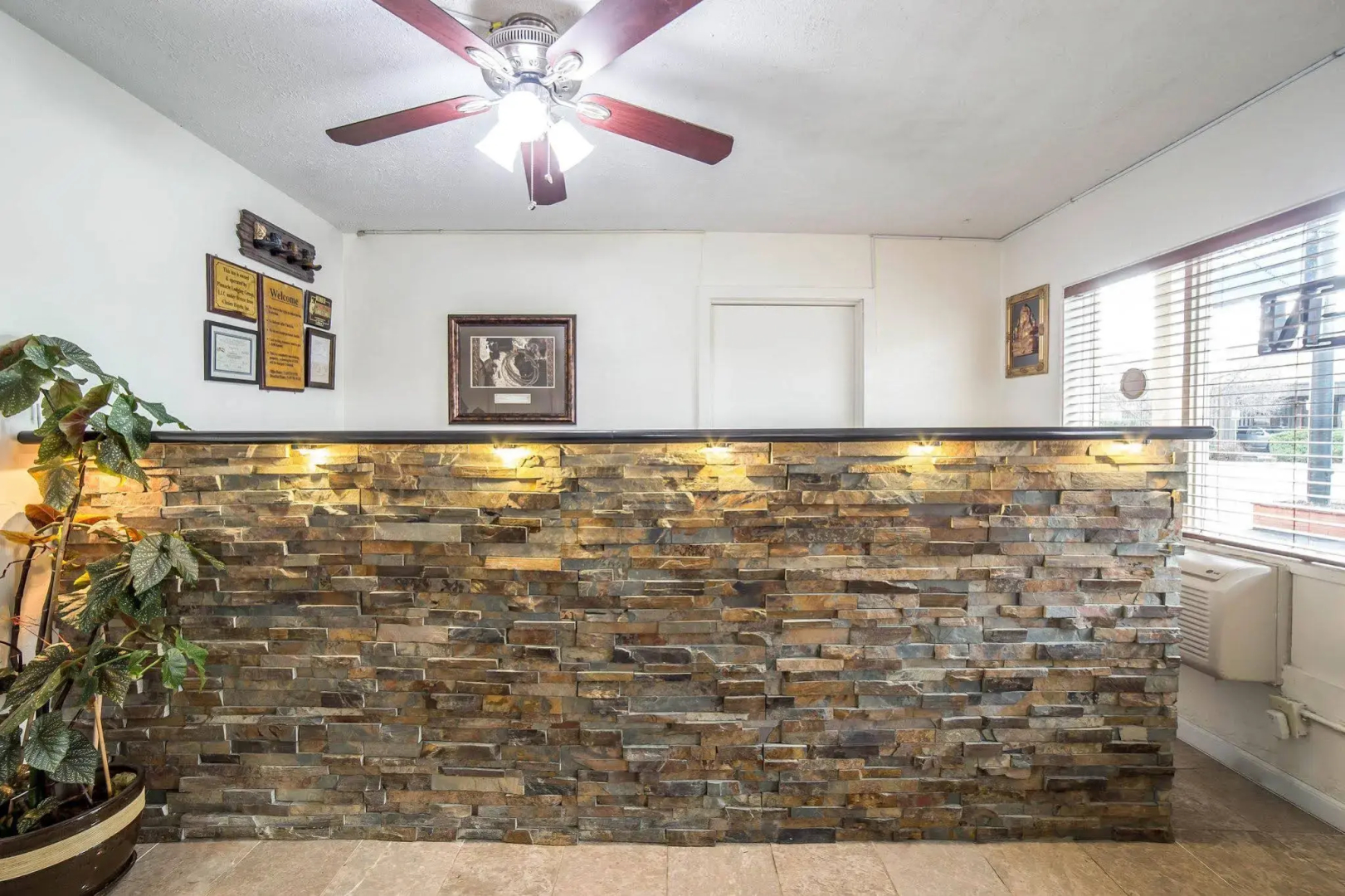 Rodeway Inn & Suites
