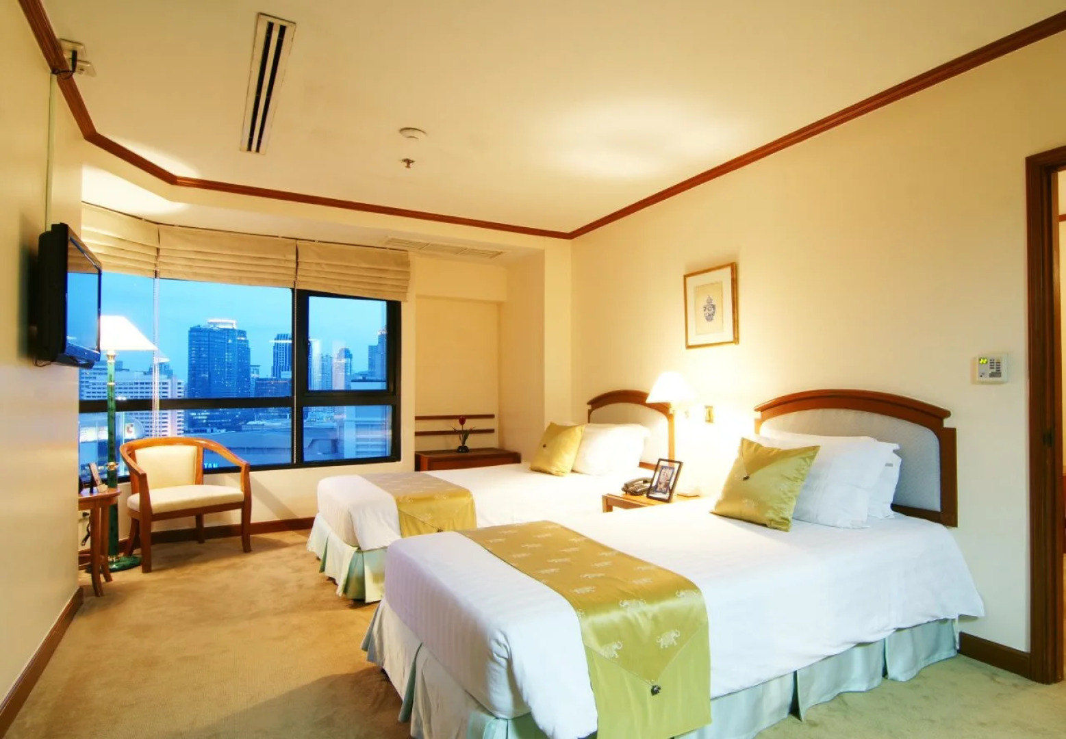 Grand Diamond Suites Hotel