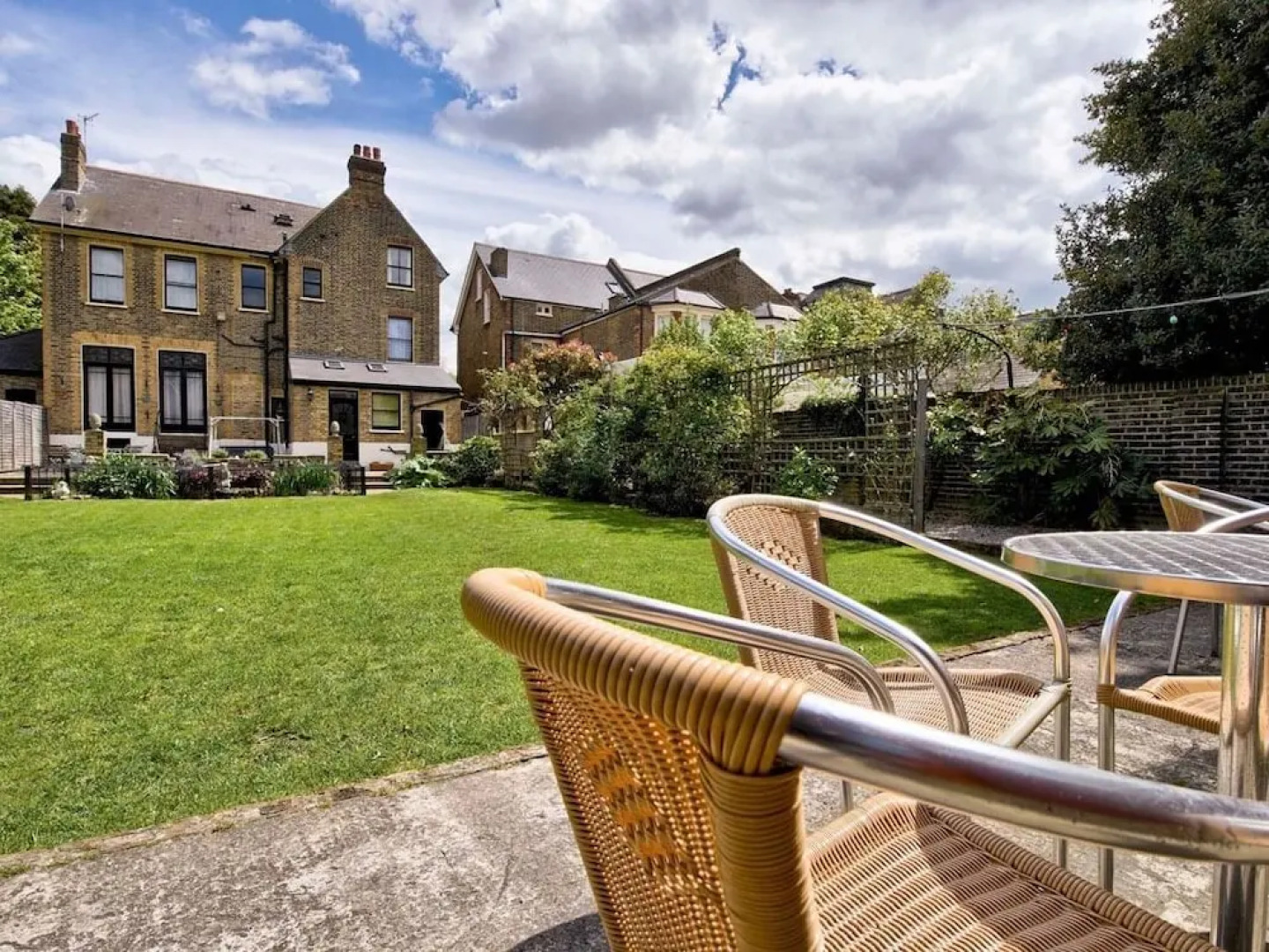 Glenthurston Apartments