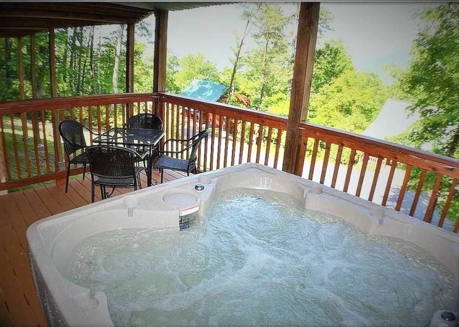 Bearmont Lodge 4 Bedroom Cabin by RedAwning