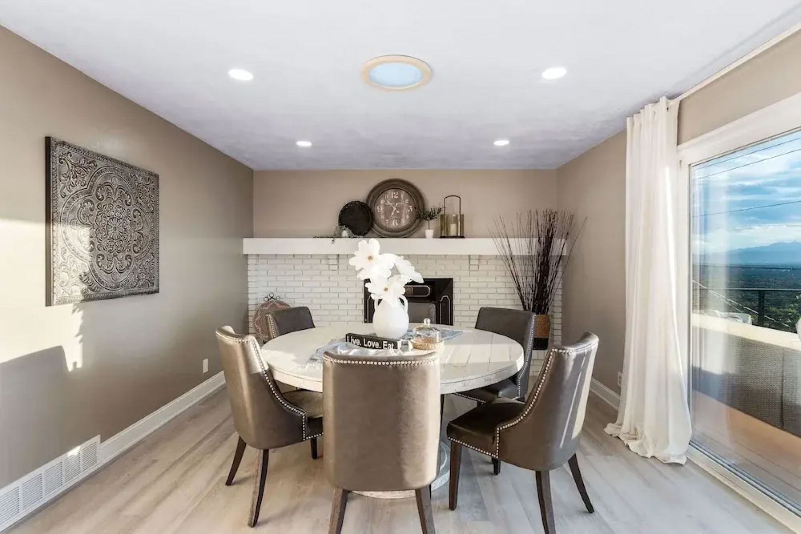 Millcreek Villa: Scenic Fun & Games Getaway! 5 Bedroom Home by RedAwning