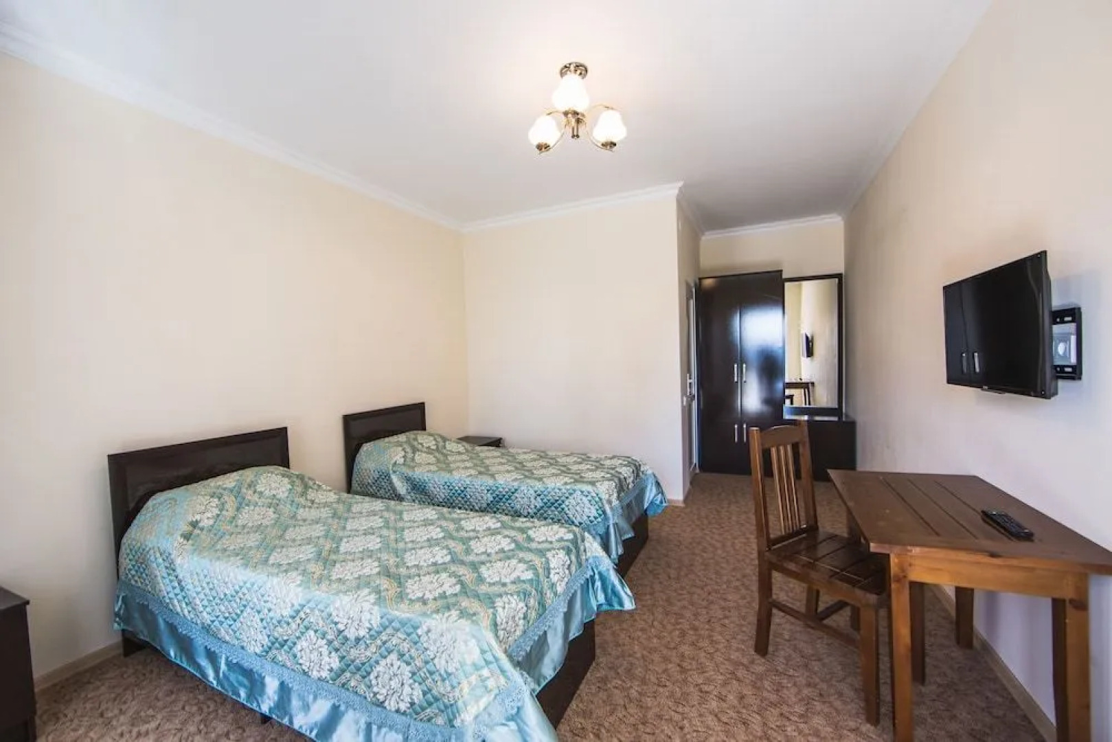 Курорт Altyn Bulak на берегу озера