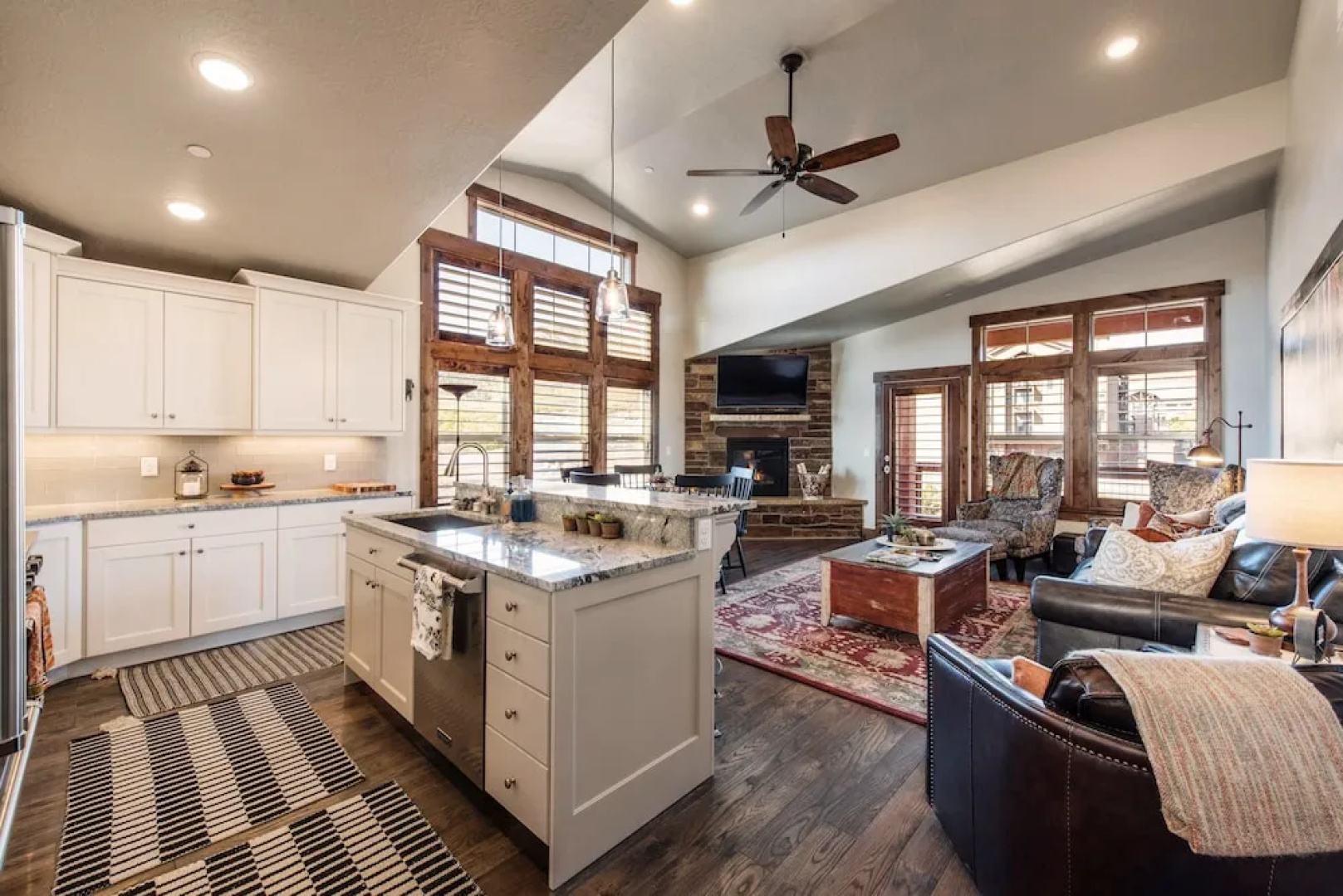 Deer Park Condo #303 3 Bedrooms 2 Bathrooms Condo