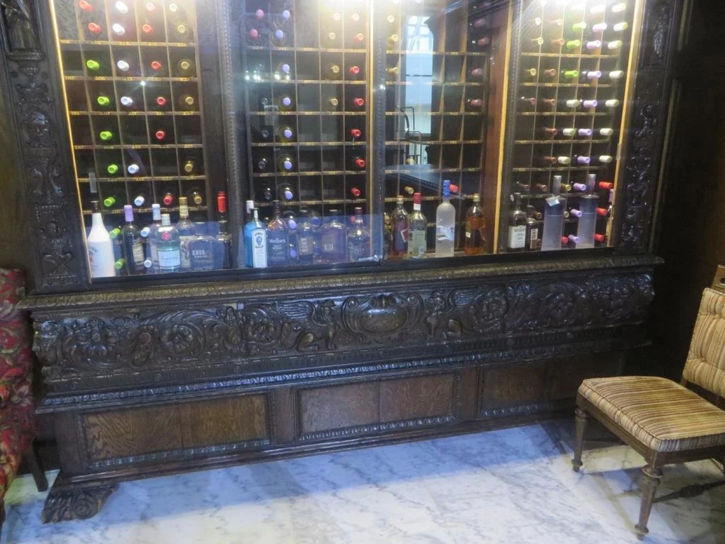 Urbana Landmark Hotel