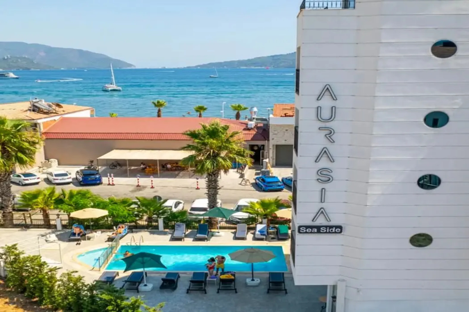 Aurasia SeaSide Hotel