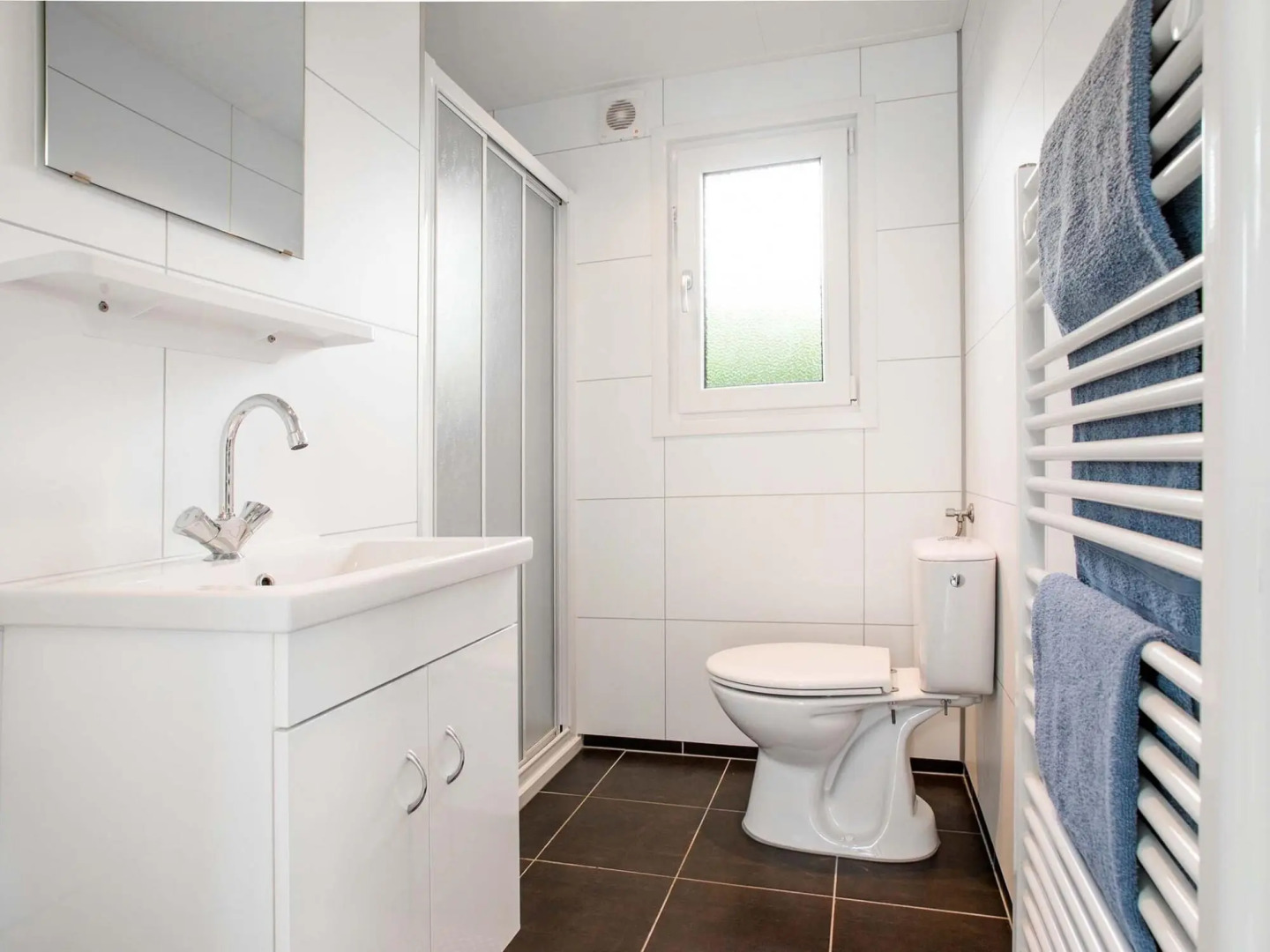 Detached, bright chalet with dishwasher, 8 km. from Hoorn