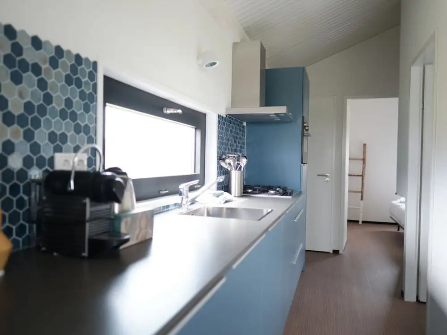 Comfy Lodge Close to Sea With Microwave