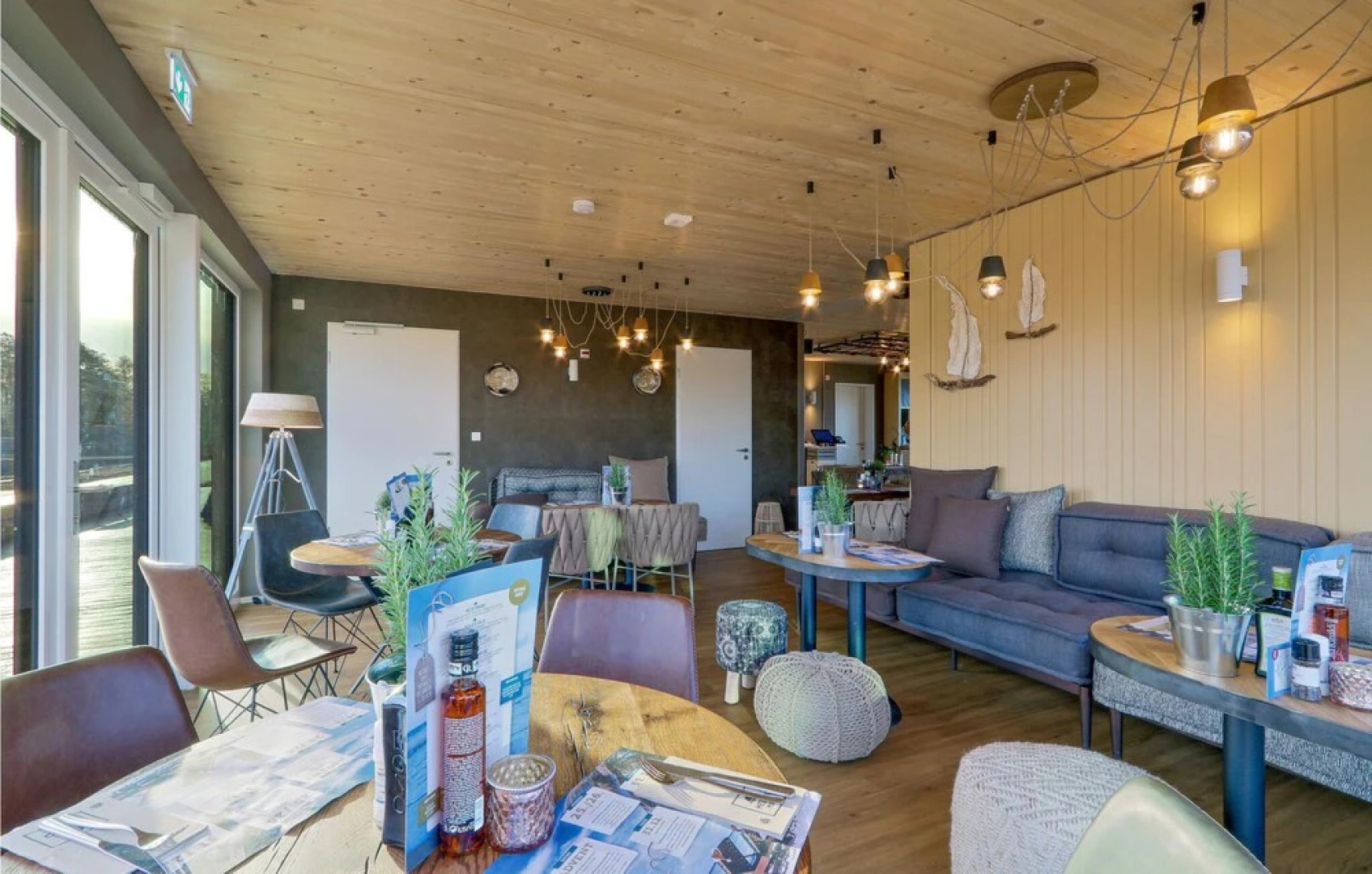 Amazing home in Lembruch/Dümmer See w/ Indoor swimming pool, WiFi and 5 Bedrooms