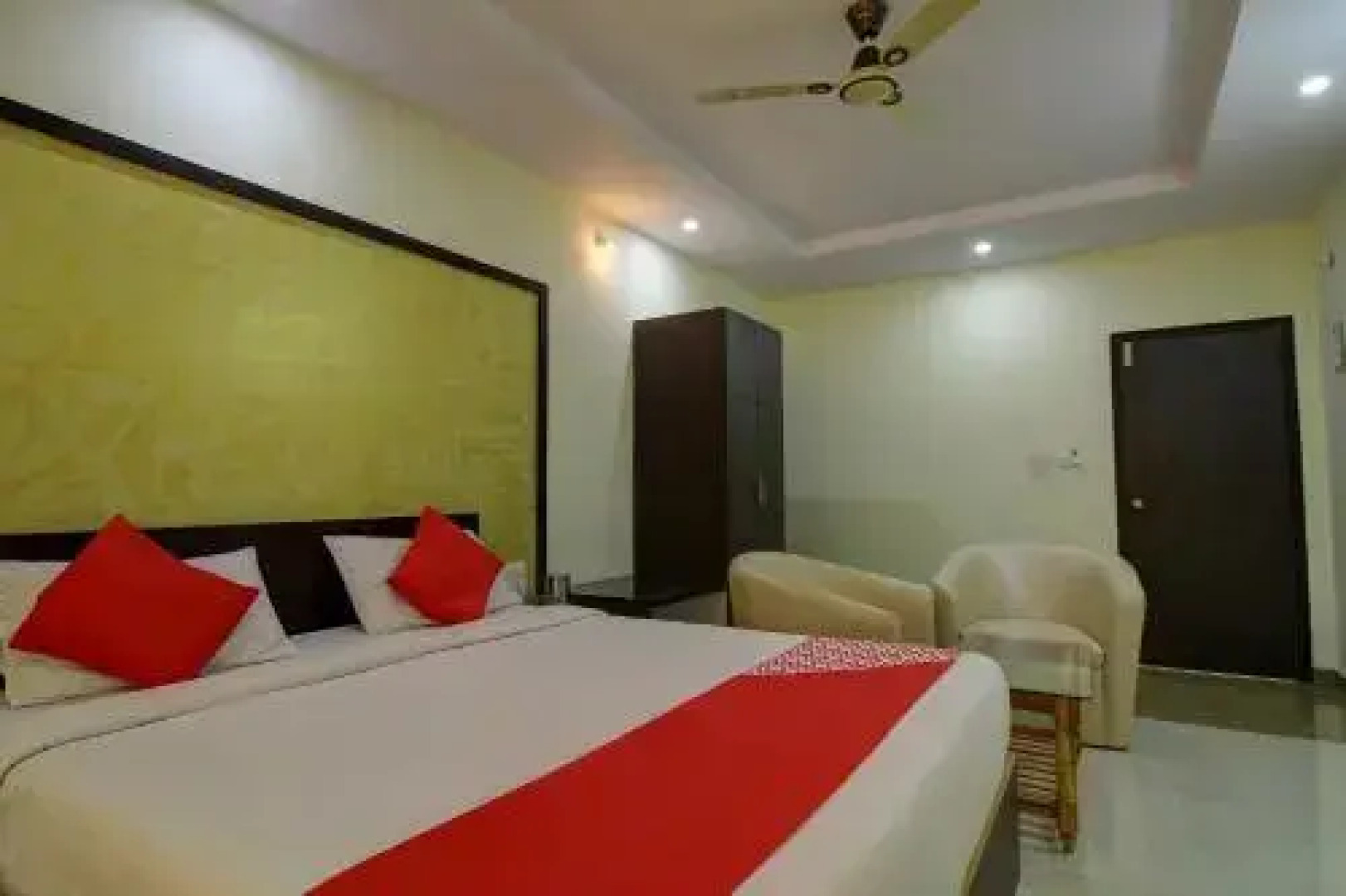 Shree Sapthakoti Residency Parraadise Lodge By OYO Rooms