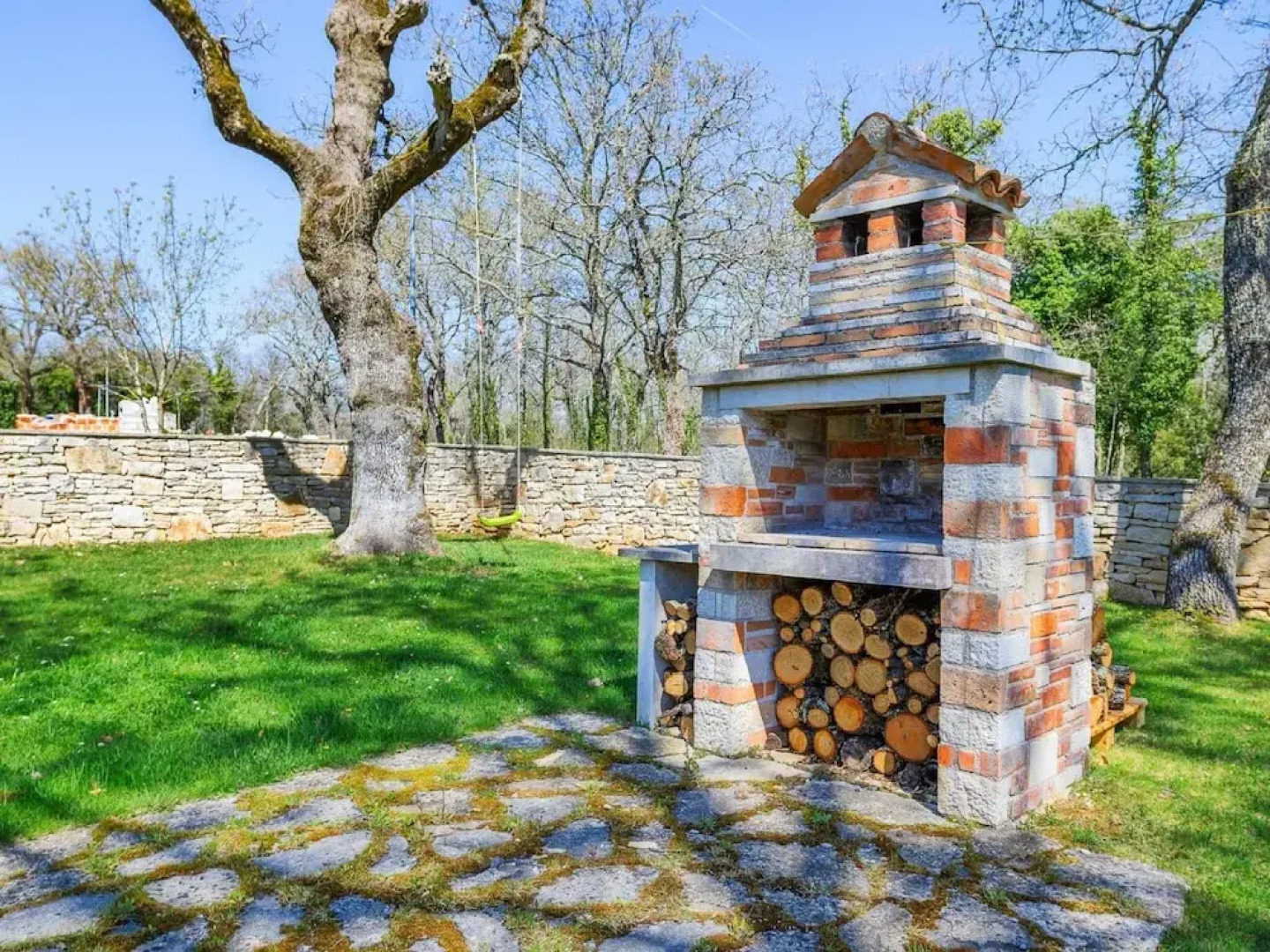 Beautiful Stone Villa in Tinjan With Swimming Pool