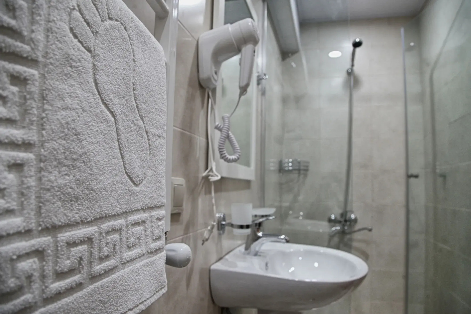 Отель Four Brothers